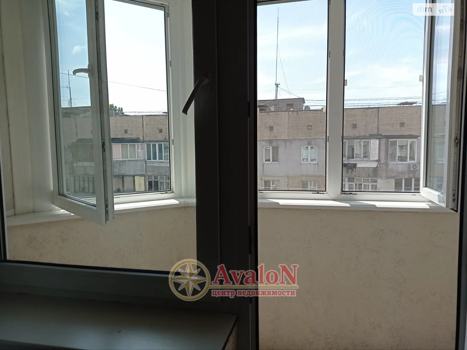 Продается 1-комнатная квартира 48 кв. м в Одессе, ул. Костанди, 201А - фото 1
