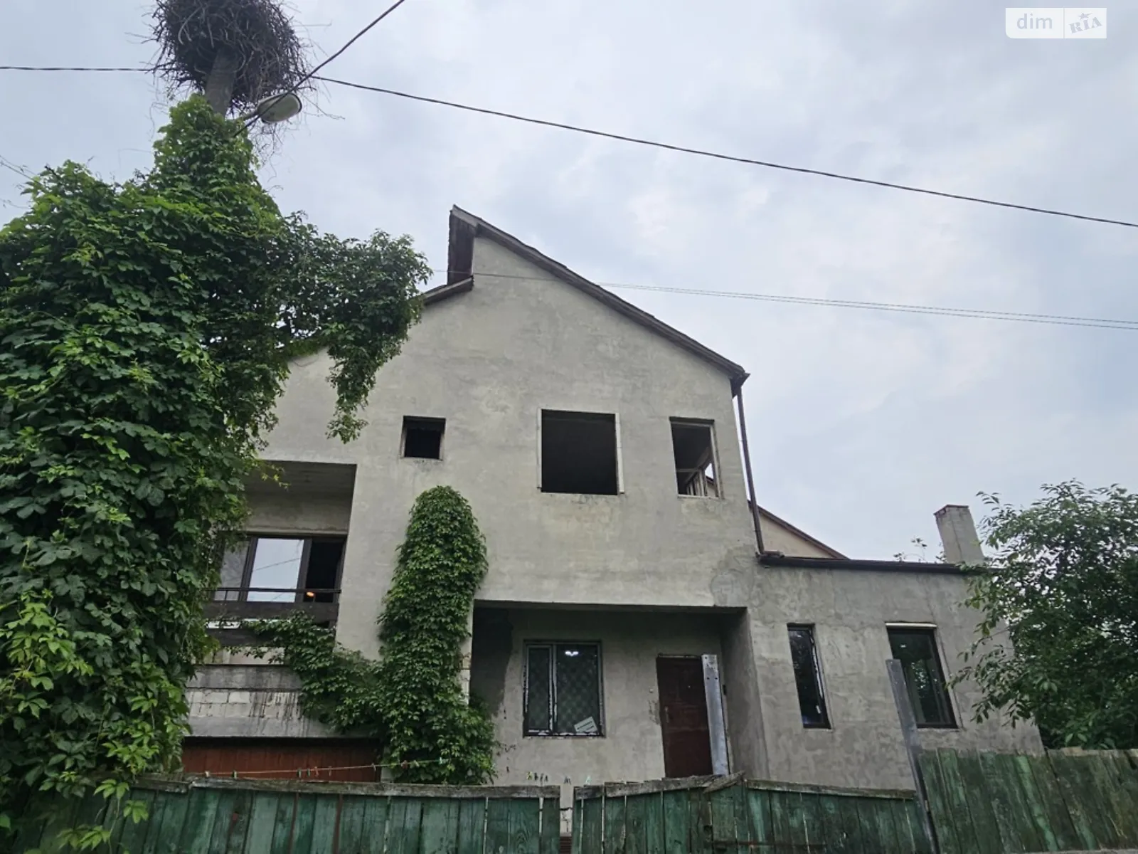 Продается дом на 3 этажа 180 кв. м с подвалом, цена: 150000 $ - фото 1