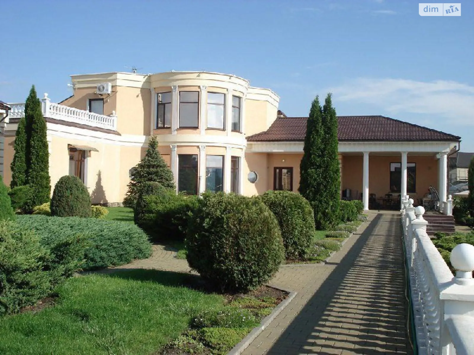 Сдается в аренду дом на 2 этажа 370 кв. м с камином, цена: 4500 $ - фото 1