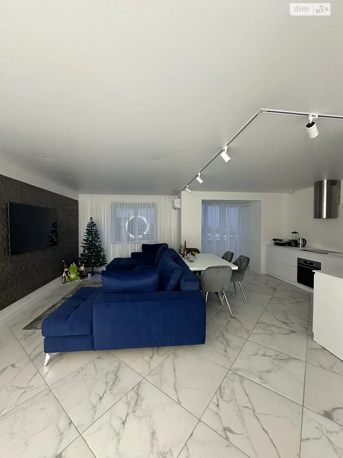 Продается 2-комнатная квартира 70 кв. м в Полтаве, ул. Маяковского, 3 - фото 1
