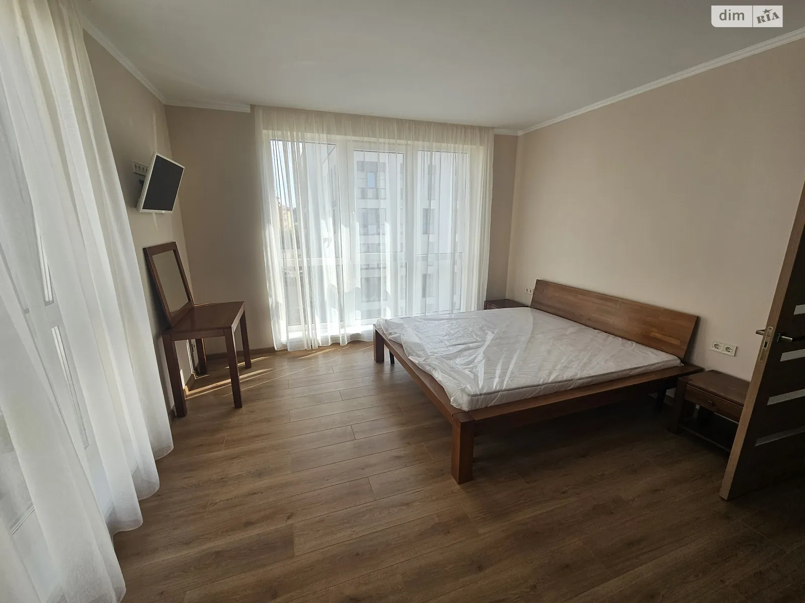 Здається в оренду 2-кімнатна квартира 76 кв. м у, цена: 650 $ - фото 1