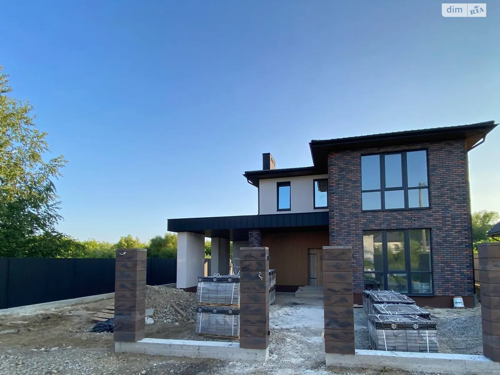 Продается дом на 2 этажа 150 кв. м с гаражом, цена: 179990 $ - фото 1