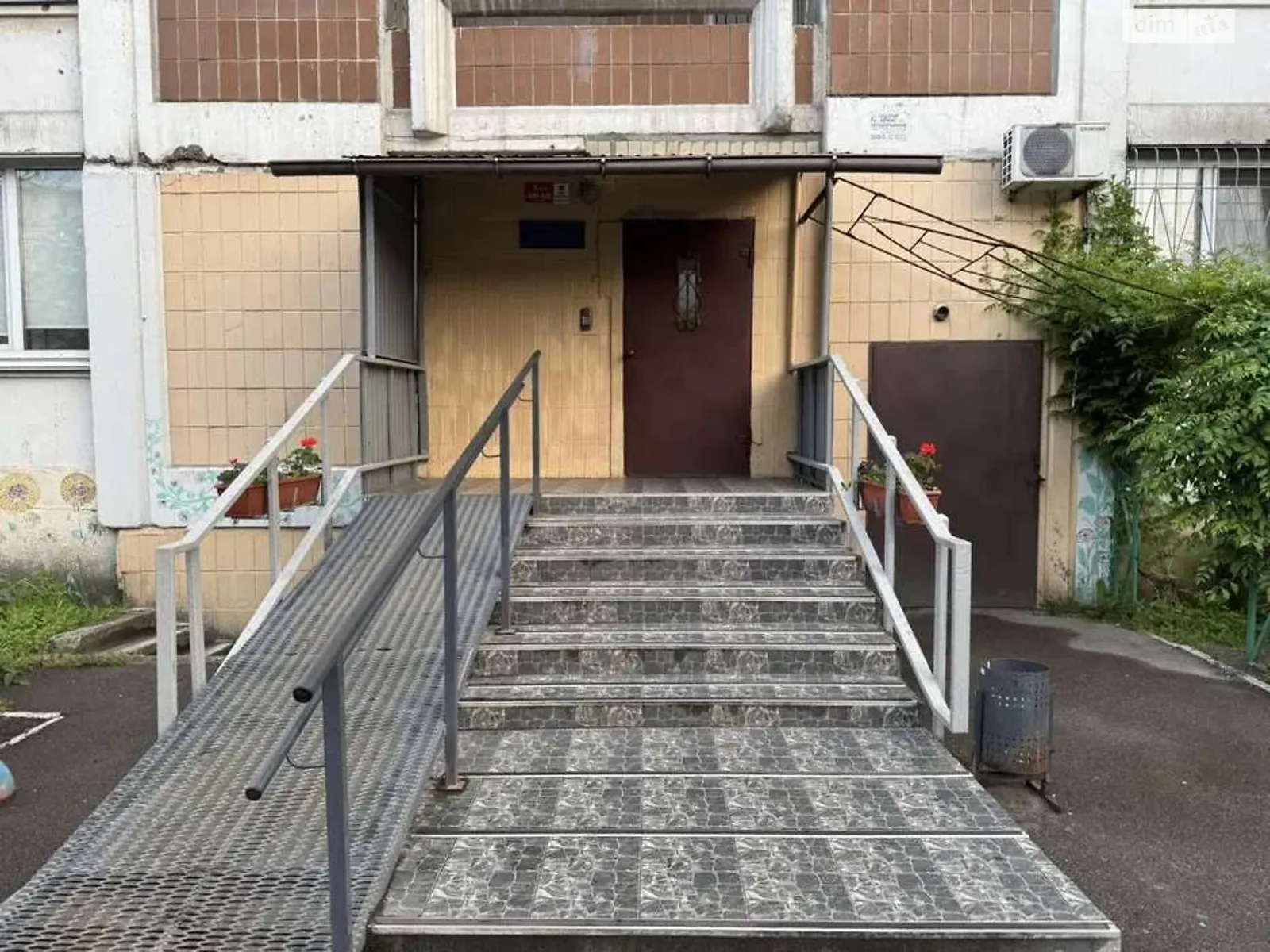 Здається в оренду 2-кімнатна квартира 53 кв. м у Києві, вул. Ревуцького - фото 1
