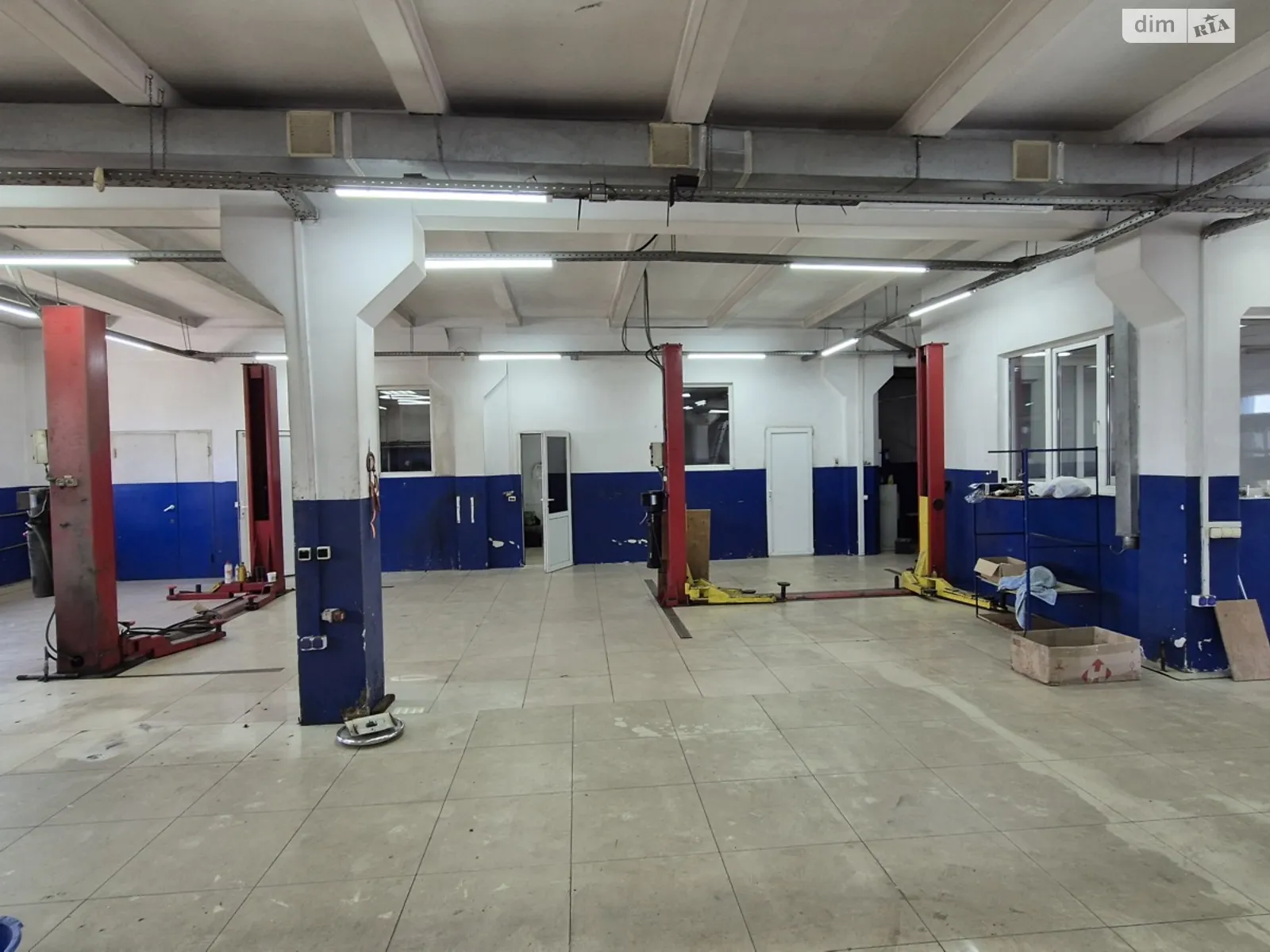 Продається приміщення вільного призначення 450 кв. м в 4-поверховій будівлі, цена: 450000 $ - фото 1
