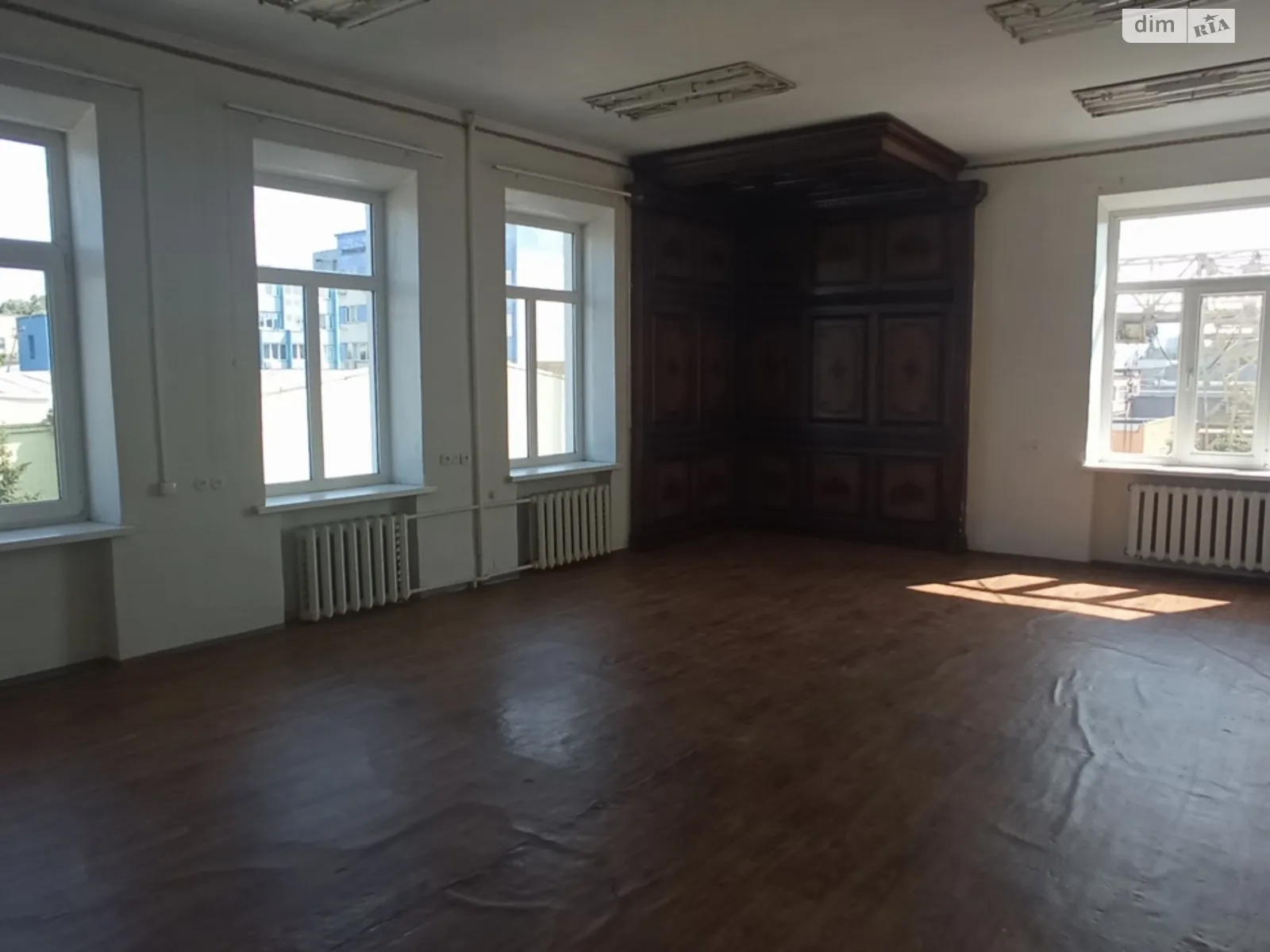 Здається в оренду офіс 45.8 кв. м в бізнес-центрі, цена: 9160 грн - фото 1