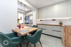 Продаж квартири, Київ, р‑н. Осокорки, ст.м. Харківська, Лариси Руденко вулиця, буд. 13