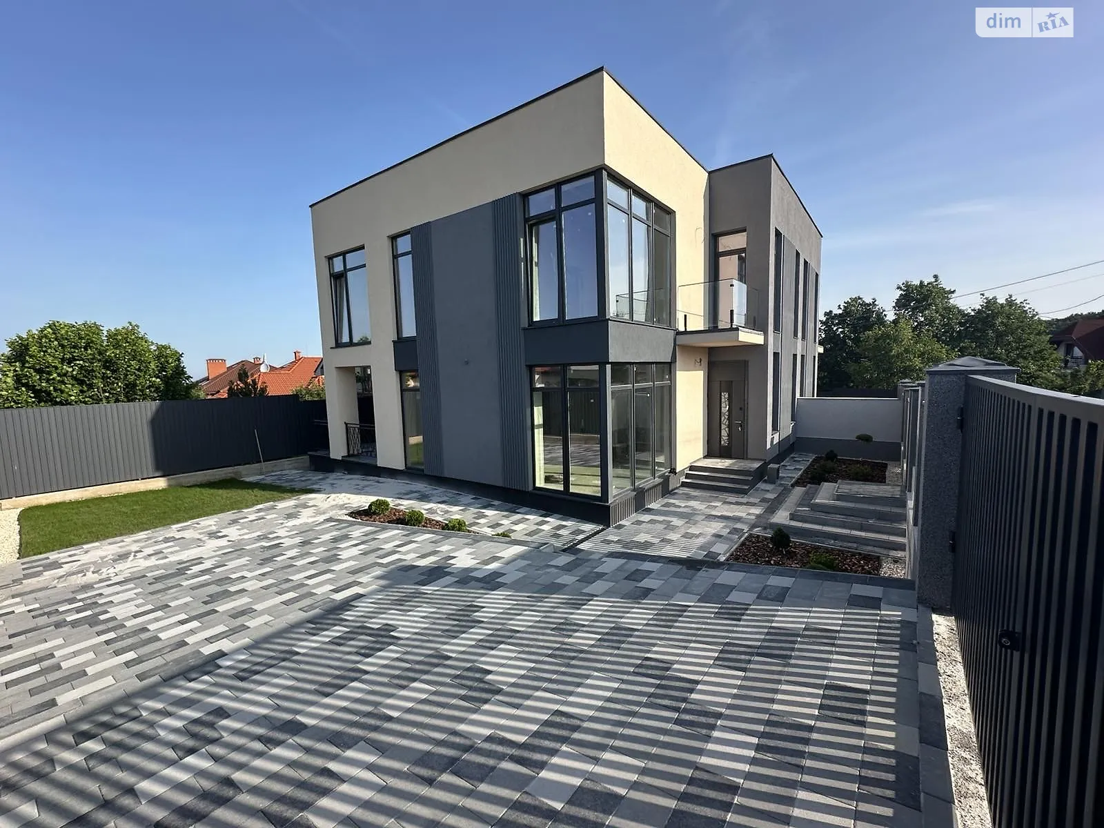вул. Миколи Амосова(Грибоєдова) БАМ Ужгород, цена: 177000 $ - фото 1
