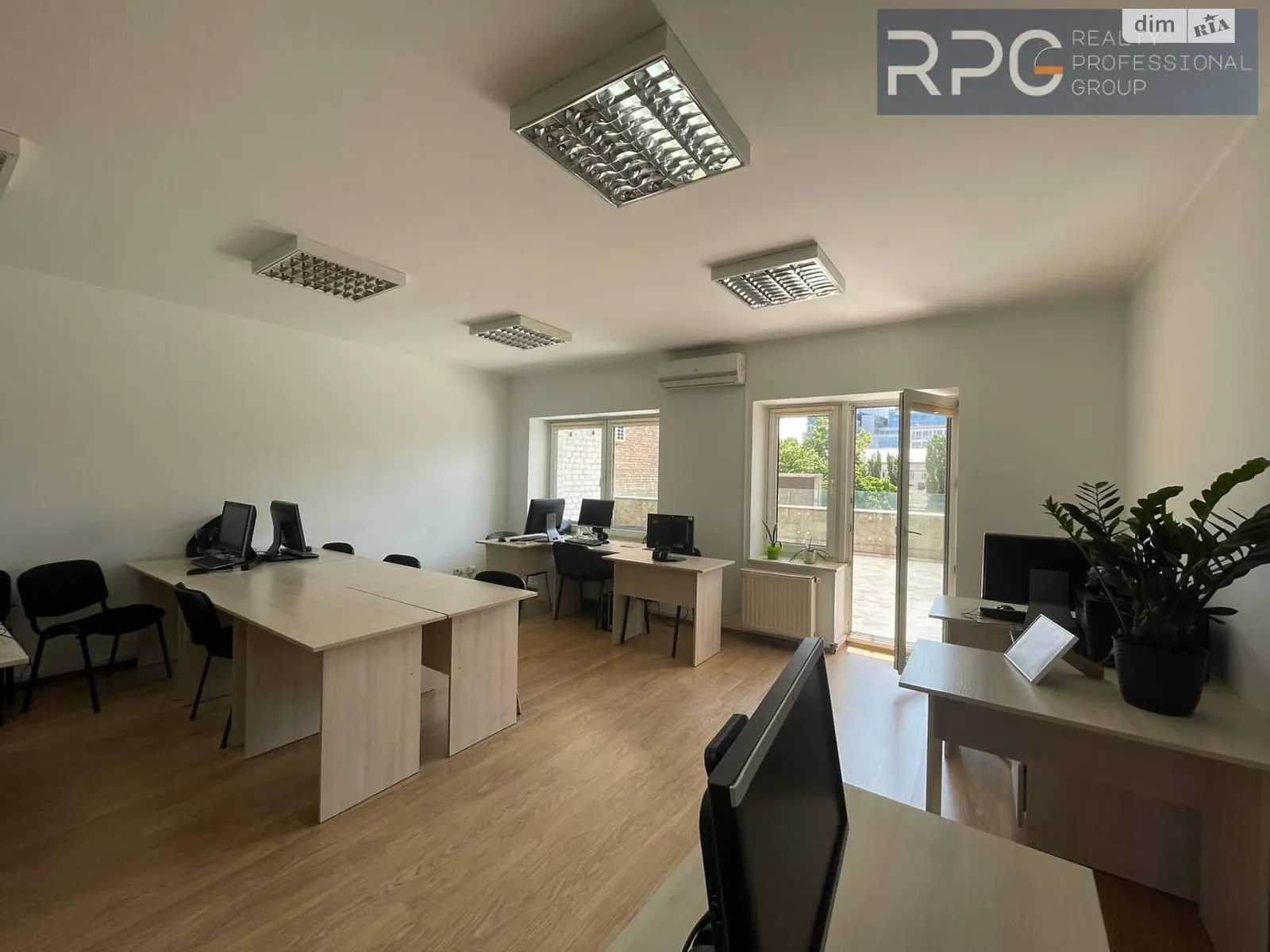 Здається в оренду офіс 148 кв. м в бізнес-центрі, цена: 1500 $ - фото 1