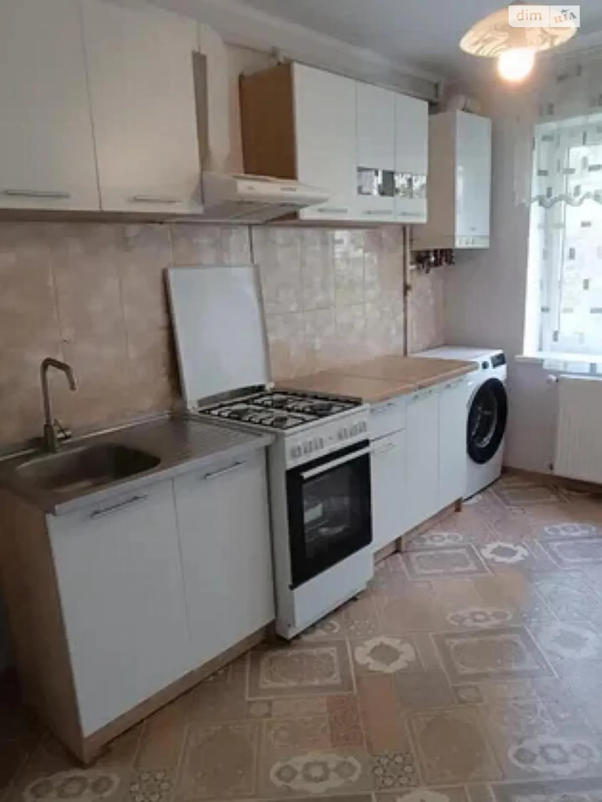 Продается 1-комнатная квартира 35 кв. м в Львове, ул. Левандовская, 9 - фото 1