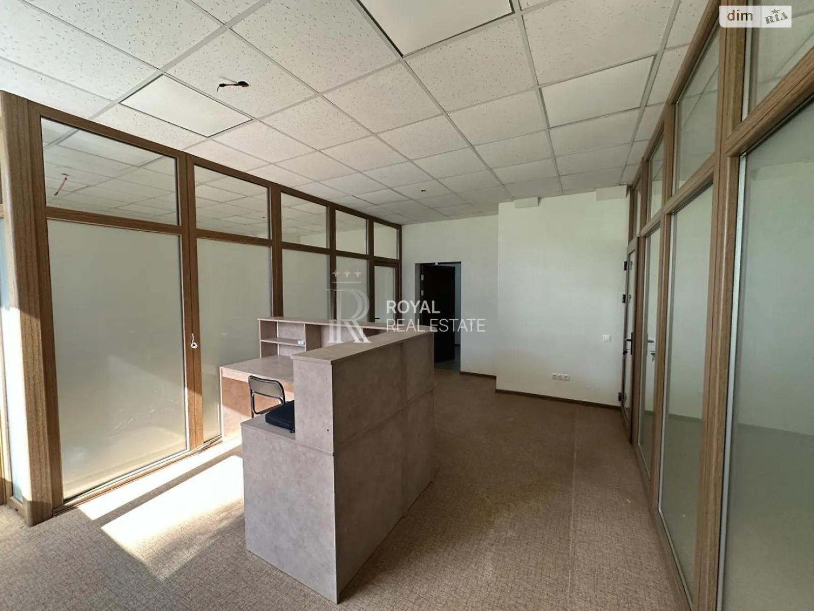 Сдается в аренду офис 183 кв. м в бизнес-центре, цена: 1583 $ - фото 1