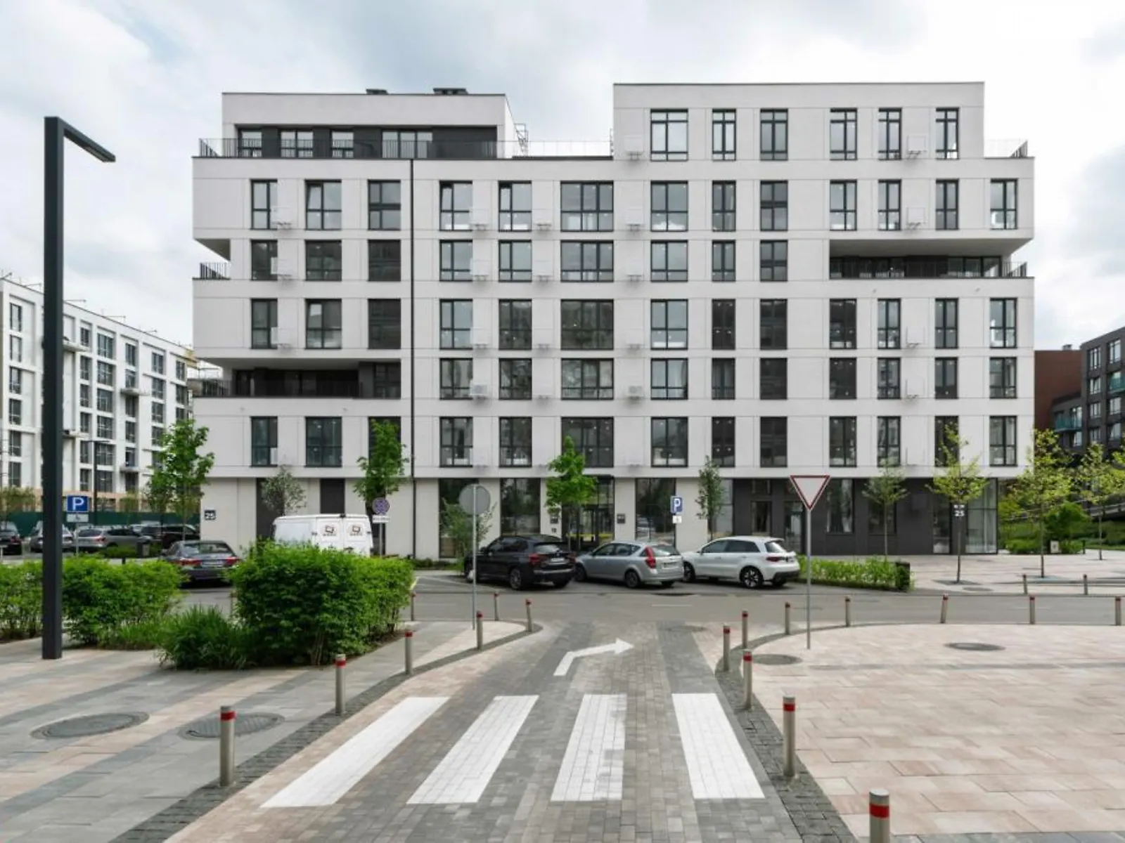 Продається 1-кімнатна квартира 45 кв. м у Києві, вул. Салютна, 2Б - фото 1