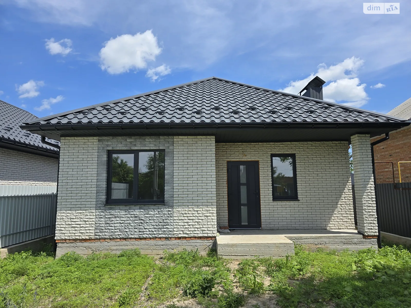 Продається одноповерховий будинок 91 кв. м з гаражем, цена: 80000 $ - фото 1