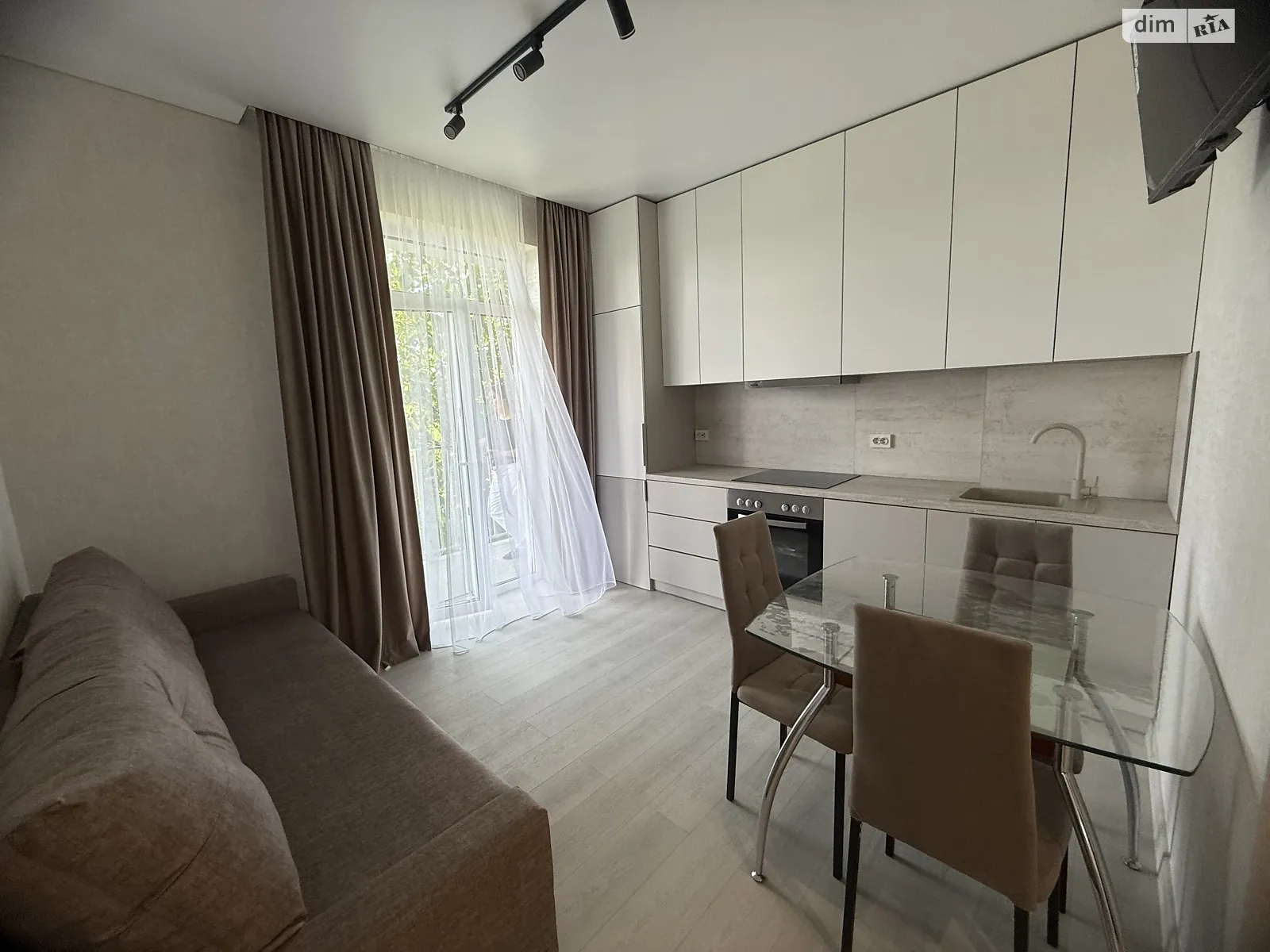 Продається 1-кімнатна квартира 38 кв. м у Ужгороді, вул. Руська, 41 - фото 1