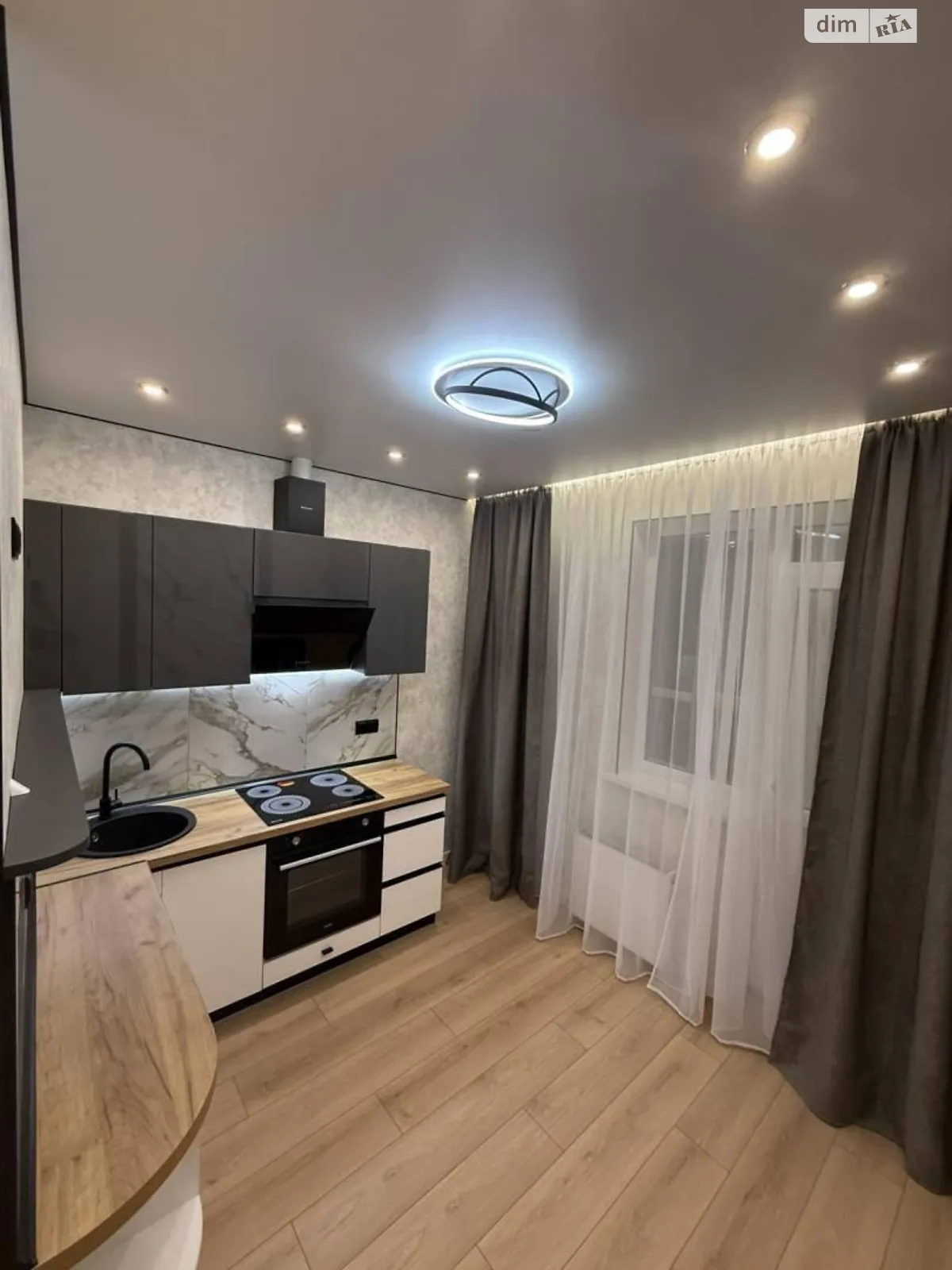 Продається 1-кімнатна квартира 37 кв. м у Одесі, просп. Небесної Сотні - фото 1
