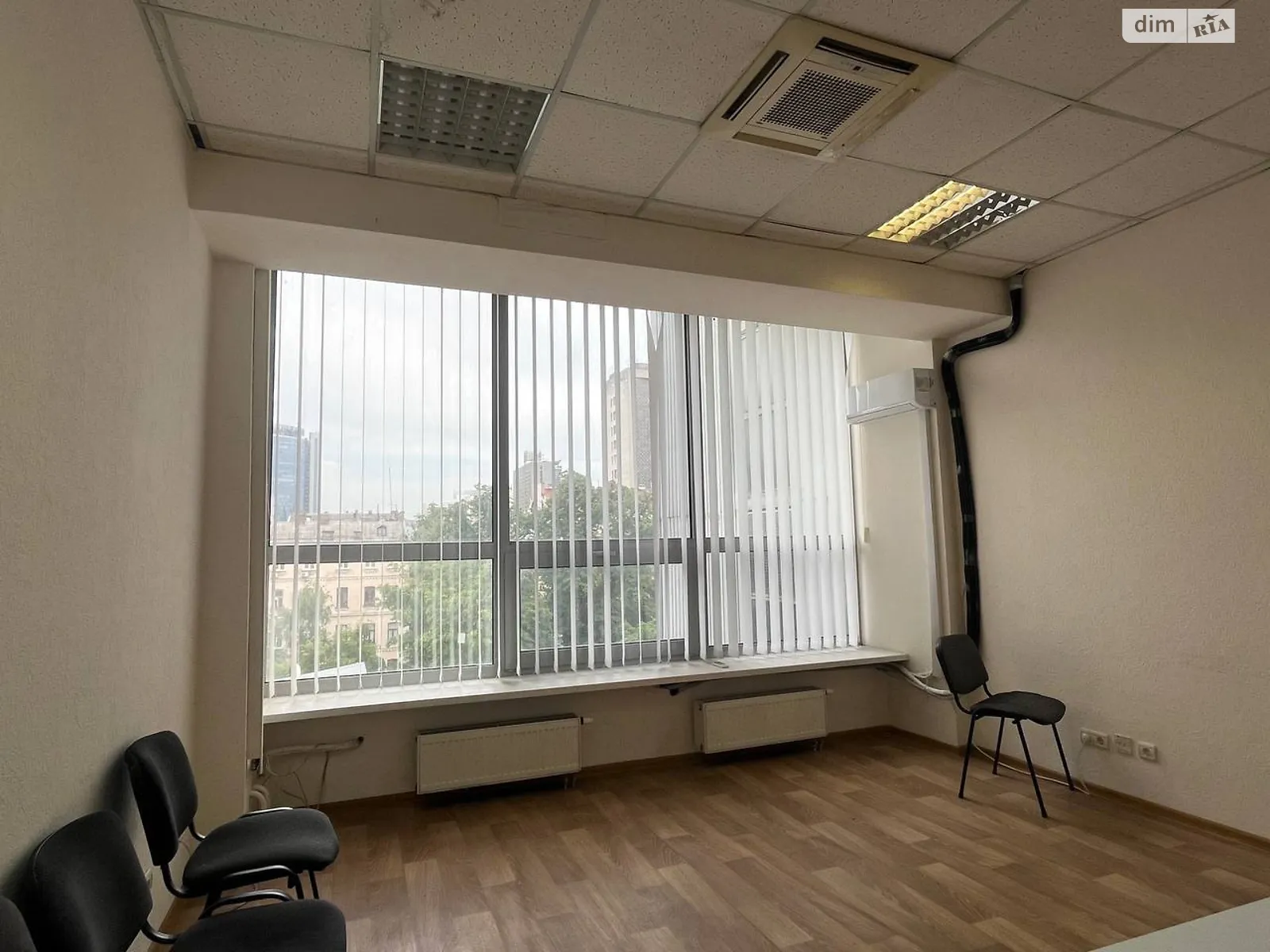 Сдается в аренду офис 30 кв. м в бизнес-центре, цена: 13500 грн - фото 1
