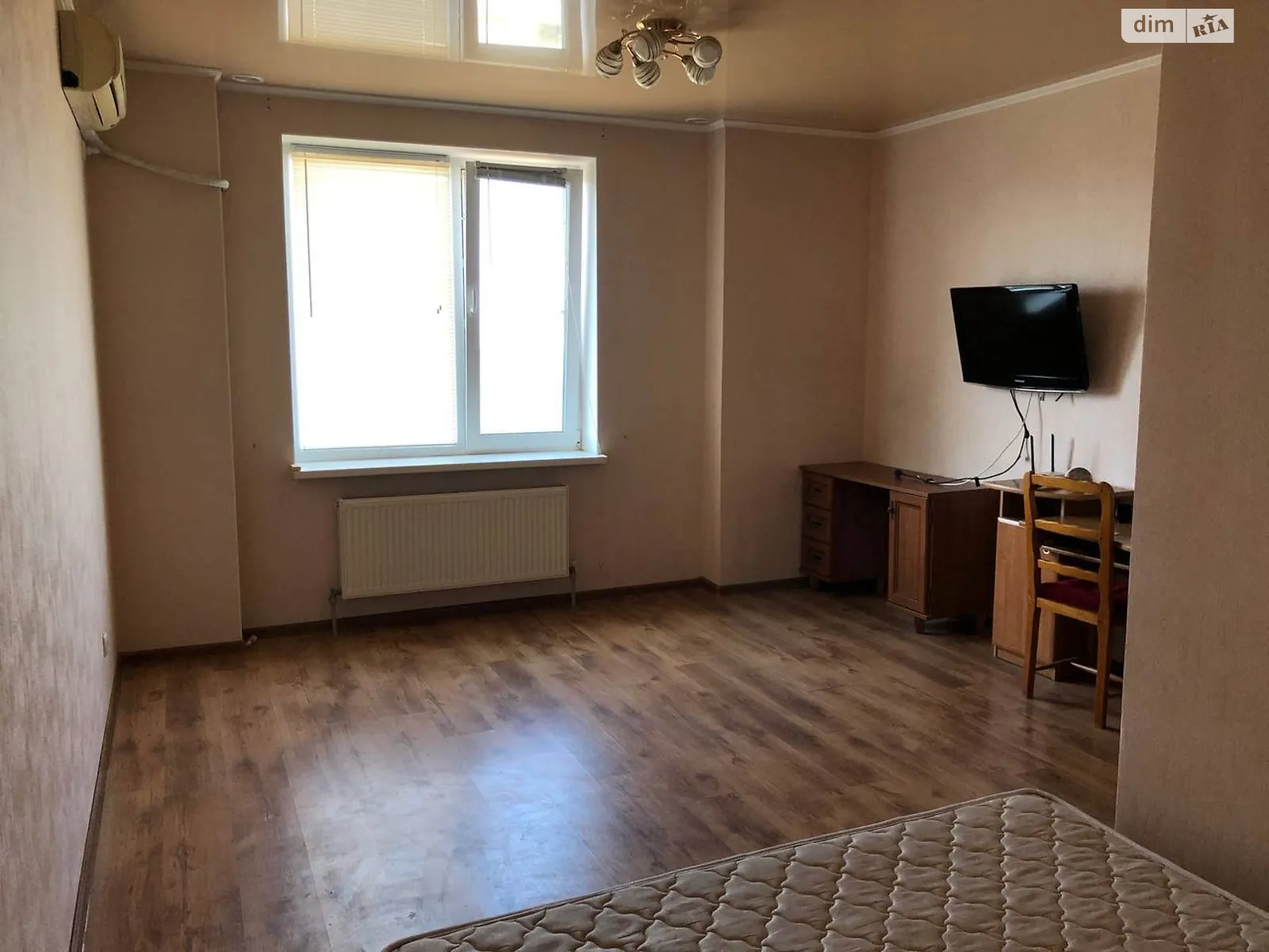 Продается 1-комнатная квартира 42 кв. м в Одессе, ул. 28-й Бригады(Паустовского) - фото 1