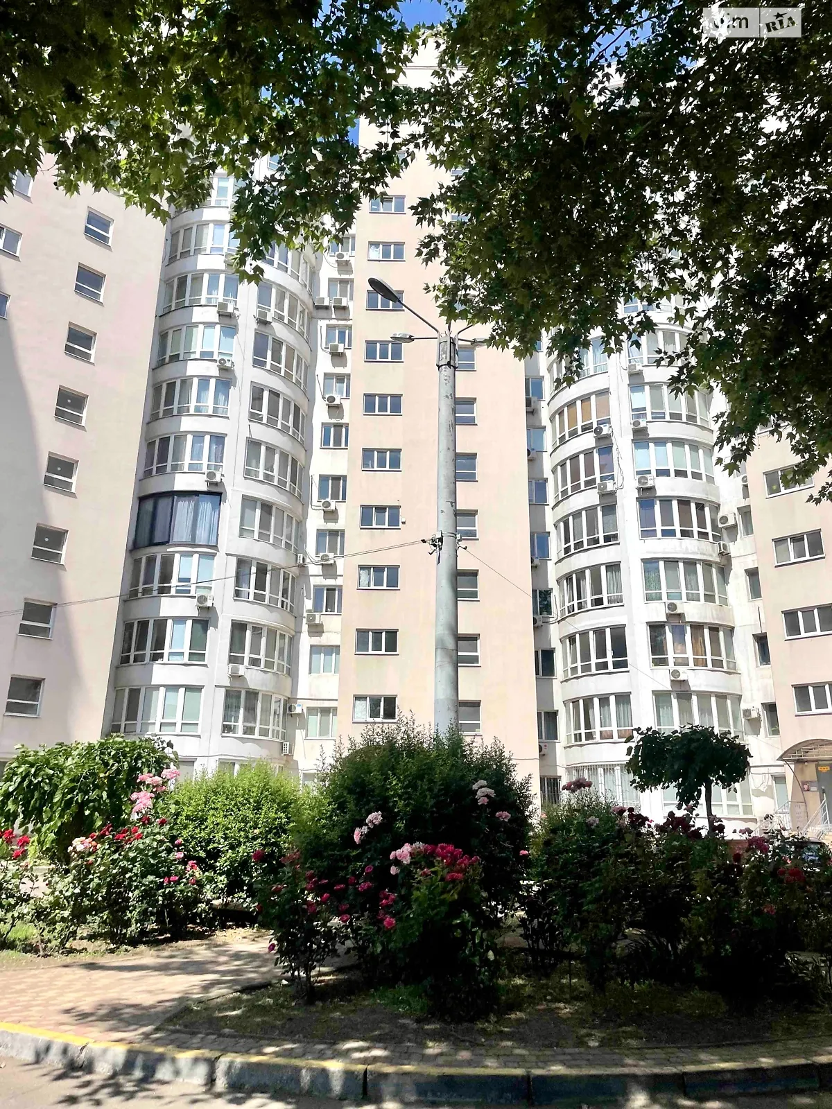 Продается офис 155 кв. м в бизнес-центре, цена: 160000 $ - фото 1