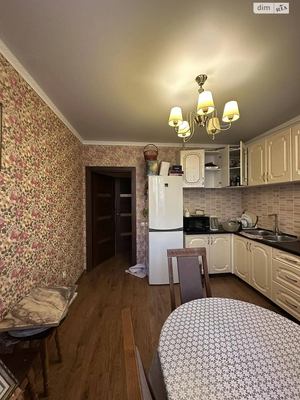 Продається 1-кімнатна квартира 61 кв. м у Одесі, вул. Марсельська, 40 - фото 1