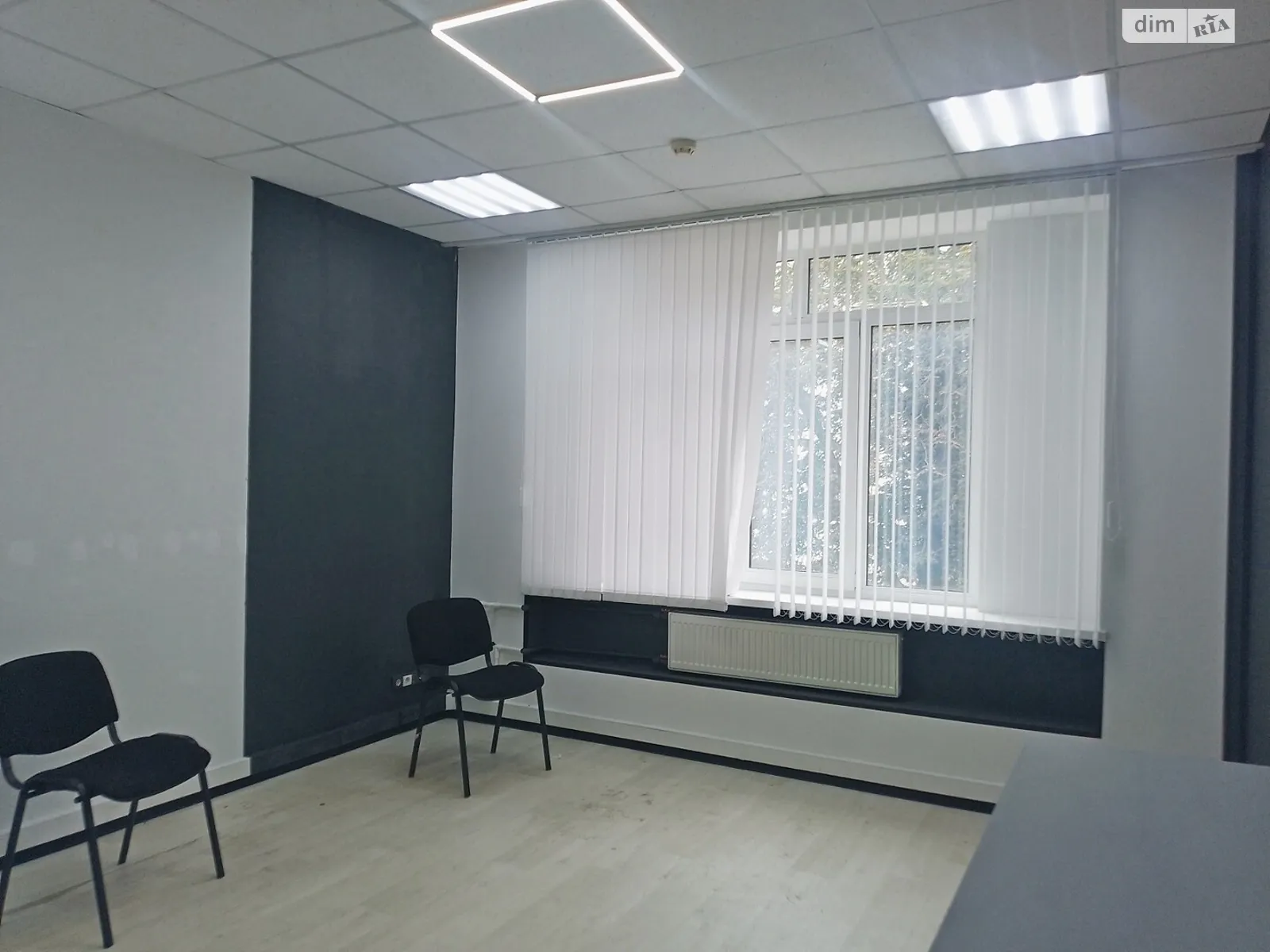 Сдается в аренду офис 27 кв. м в бизнес-центре, цена: 9600 грн - фото 1