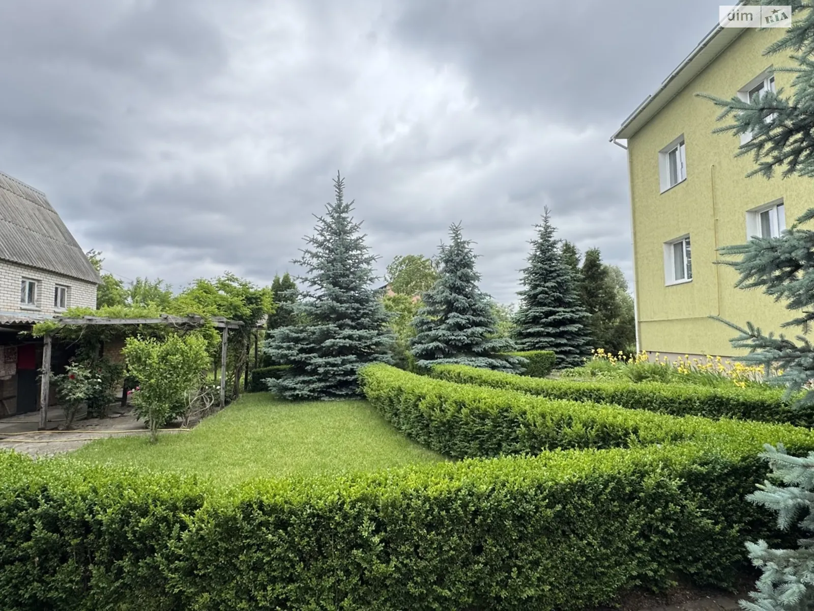 Продается дом на 3 этажа 301.8 кв. м с подвалом, цена: 257500 $ - фото 1