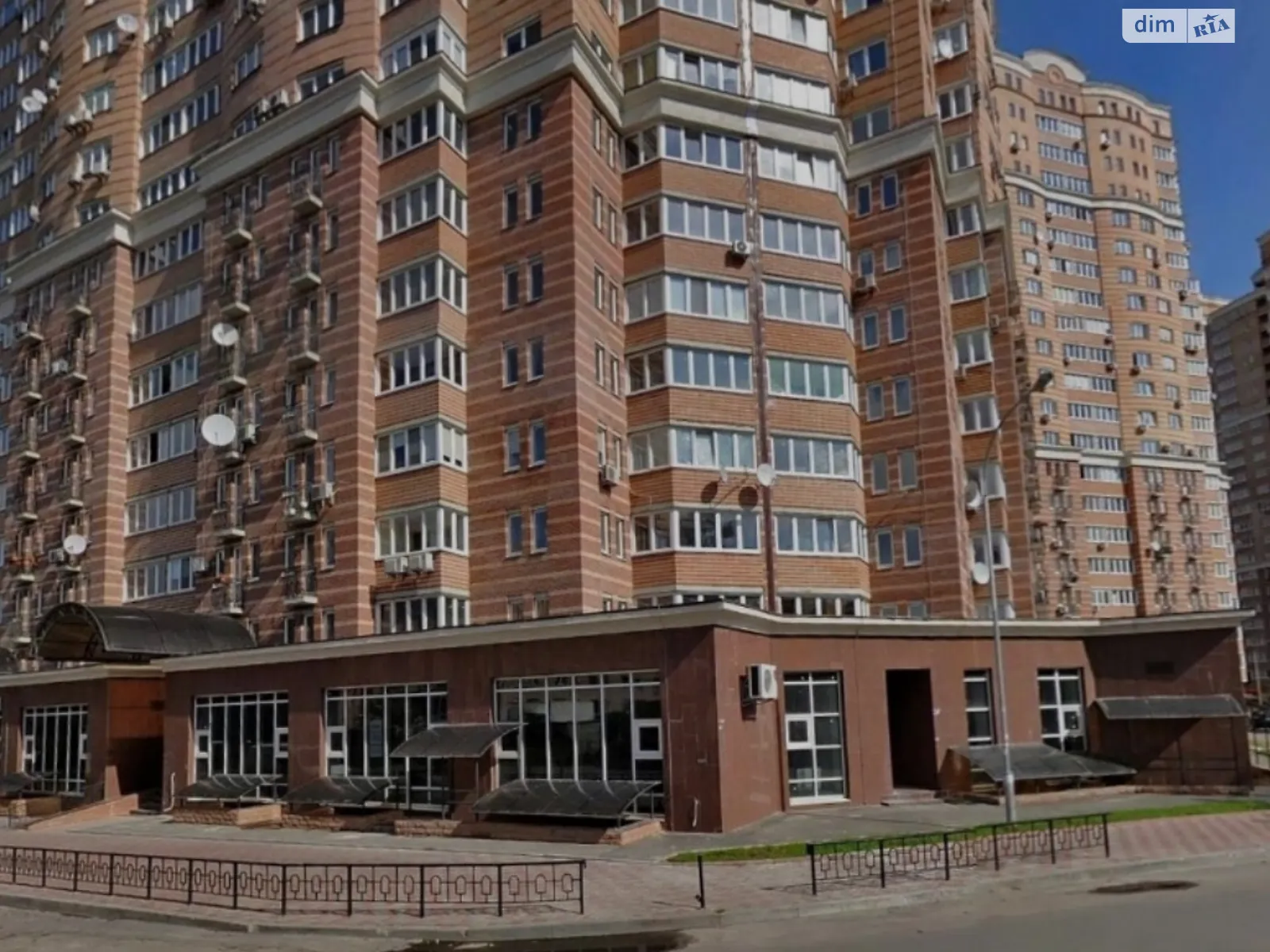 Сдается в аренду офис 86 кв. м в бизнес-центре, цена: 26000 грн - фото 1