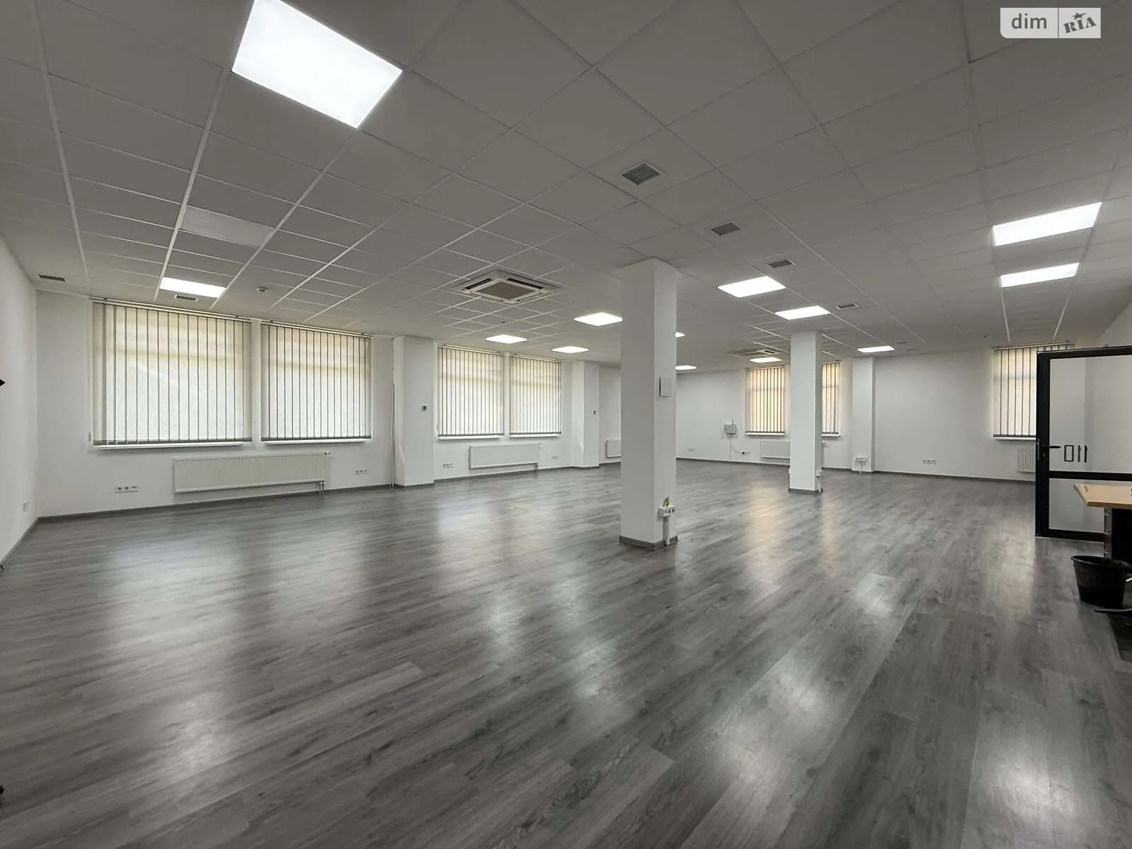 Сдается в аренду офис 215 кв. м в бизнес-центре, цена: 2580 $ - фото 1