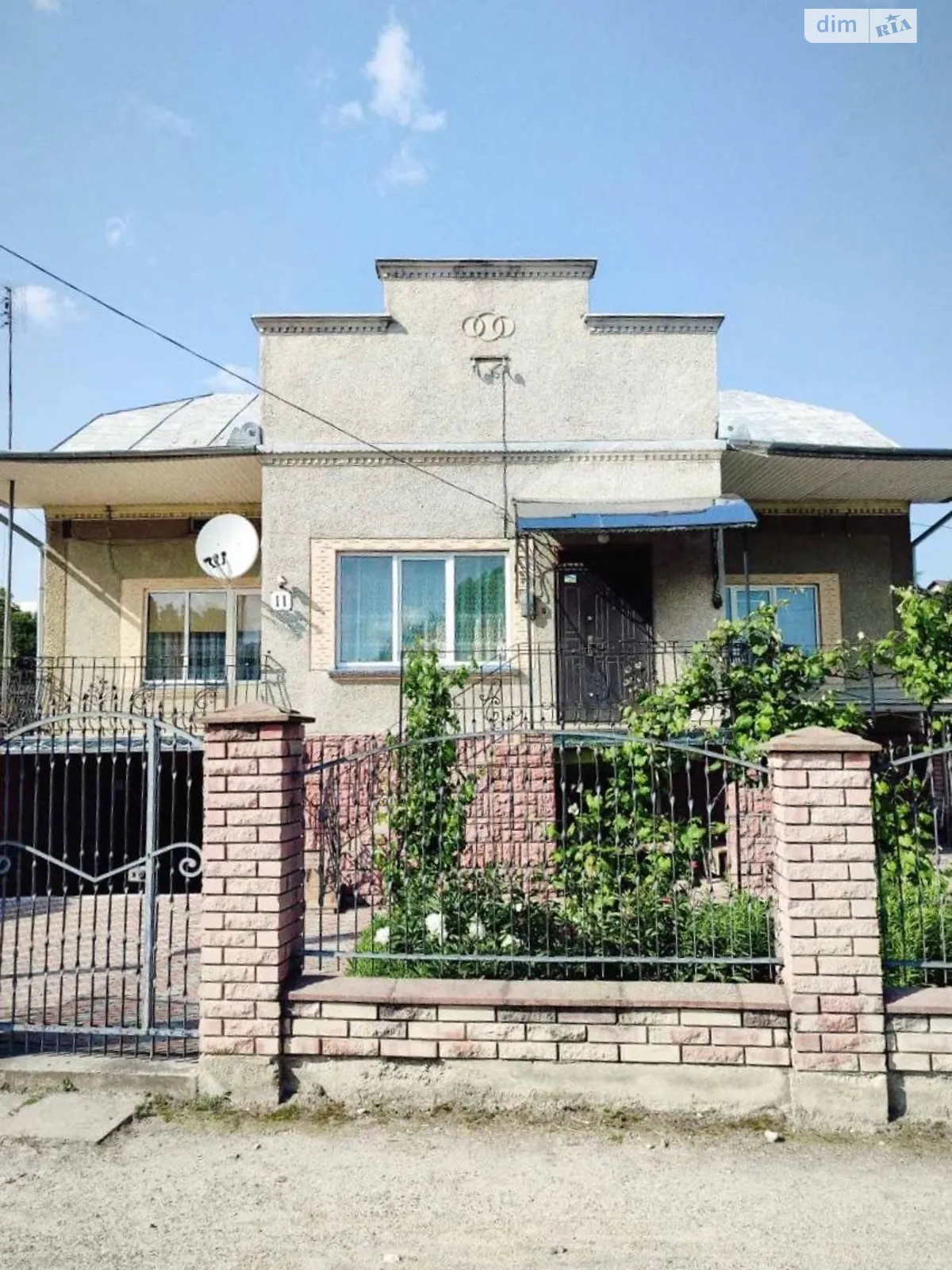 Продается дом на 2 этажа 230 кв. м с садом, цена: 82500 $ - фото 1