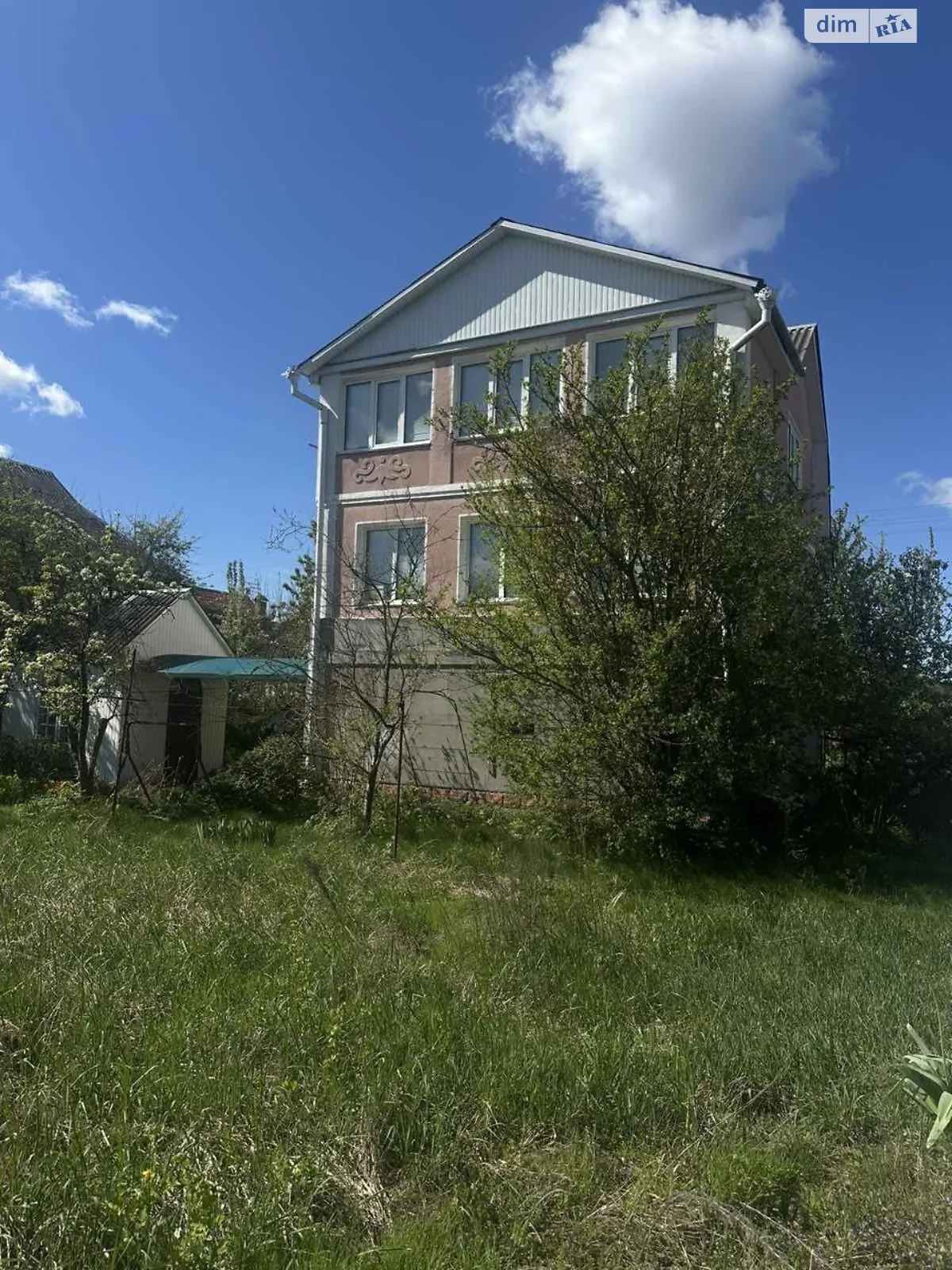 Продается дом на 3 этажа 180 кв. м с камином, цена: 75000 $ - фото 1