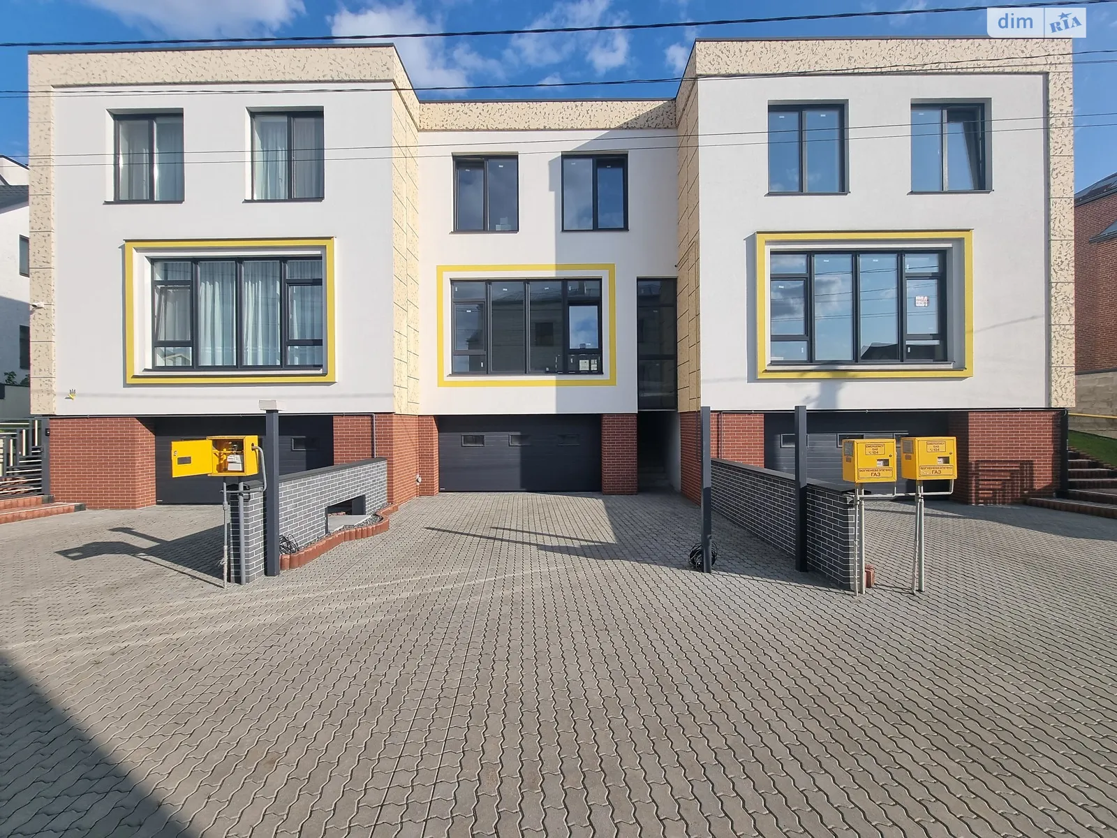 Продается дом на 2 этажа 238.8 кв. м с камином, цена: 149000 € - фото 1