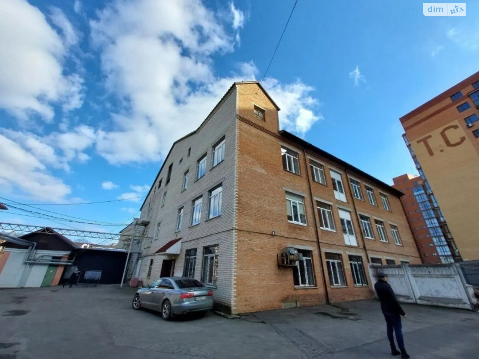Сдается в аренду помещения свободного назначения 2500 кв. м в 4-этажном здании, цена: 625000 грн - фото 1
