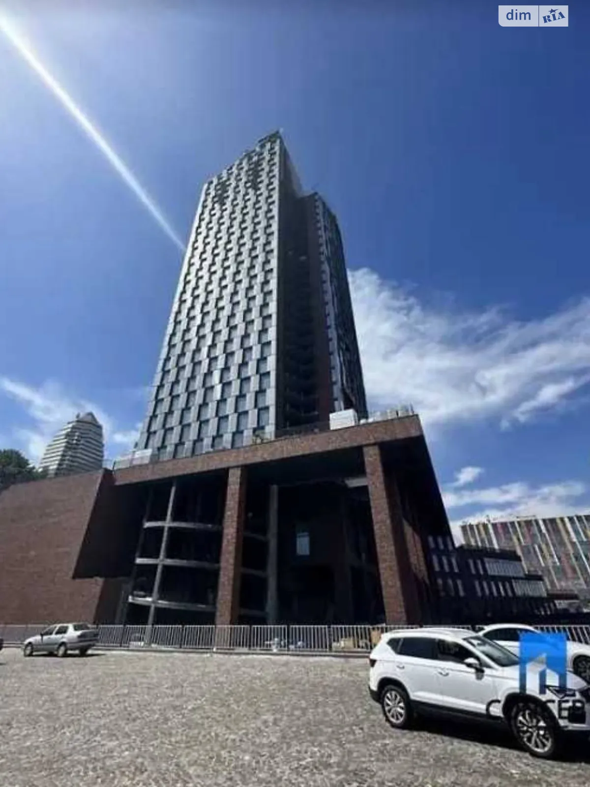 Продается 1-комнатная квартира 75.3 кв. м в Днепре, ул. Сичеславская Набережная, 39Б - фото 1