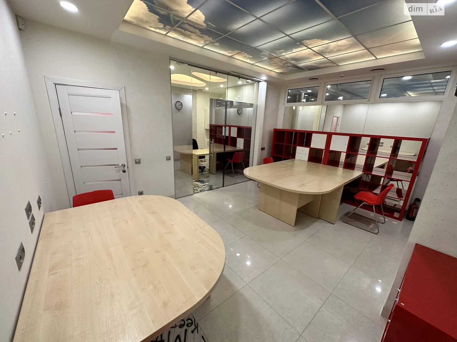 Сдается в аренду офис 60 кв. м в бизнес-центре, цена: 1000 $ - фото 1