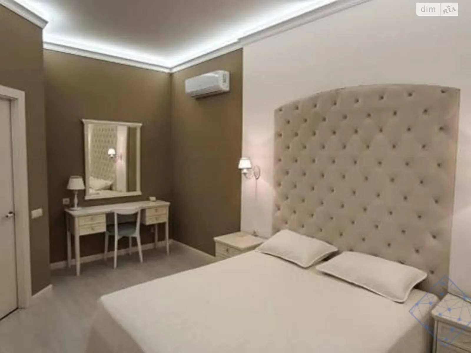 Продается 1-комнатная квартира 70 кв. м в Одессе, бул. Французский - фото 1