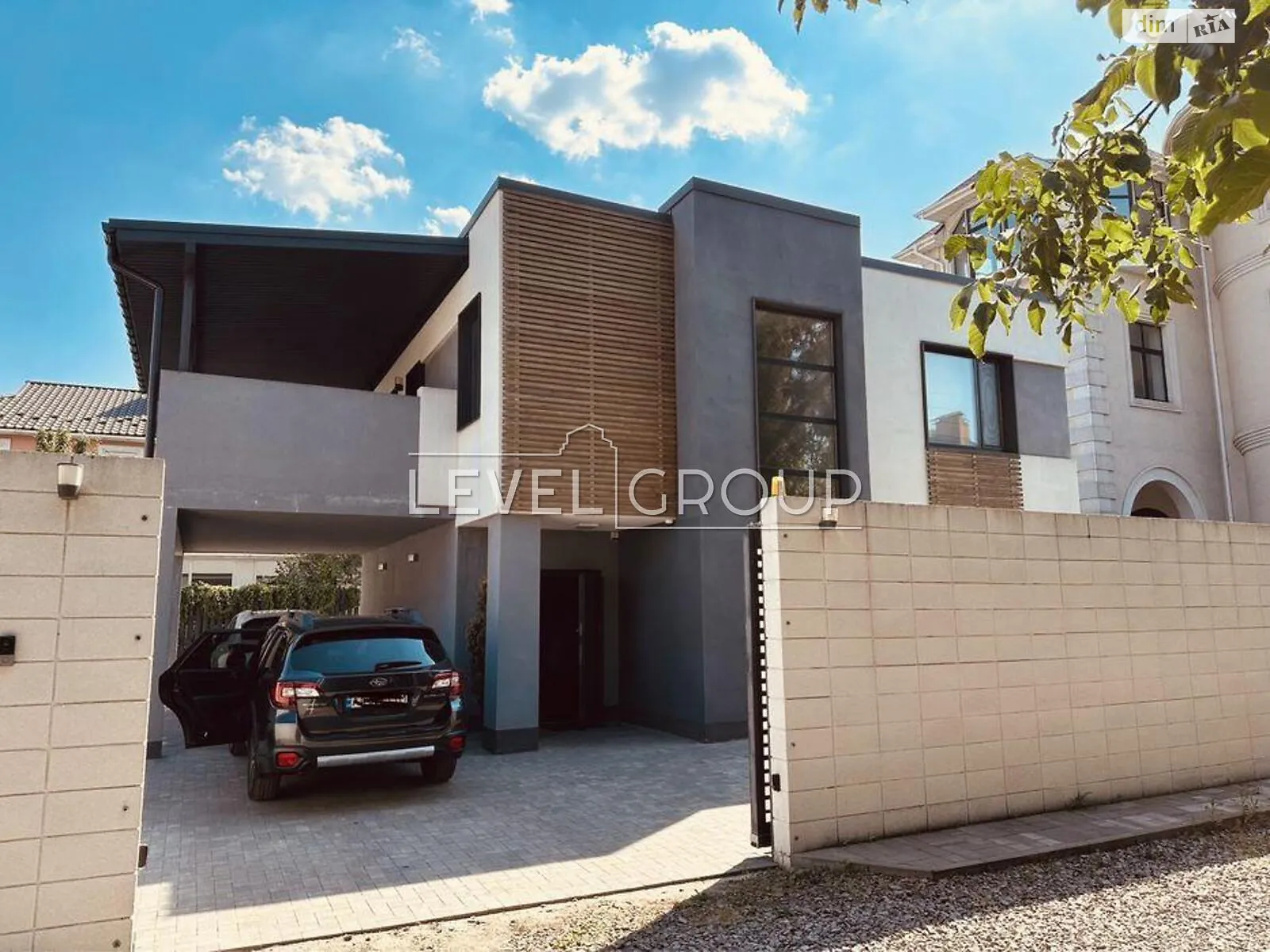 Продается дом на 2 этажа 143 кв. м с участком, цена: 440000 $ - фото 1