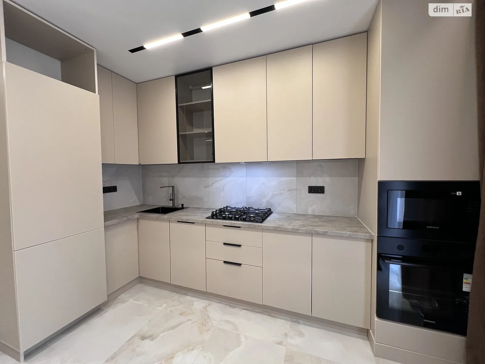 Продается 1-комнатная квартира 40 кв. м в Ивано-Франковске, ул. Крайковского, 3 корпус 3 - фото 1