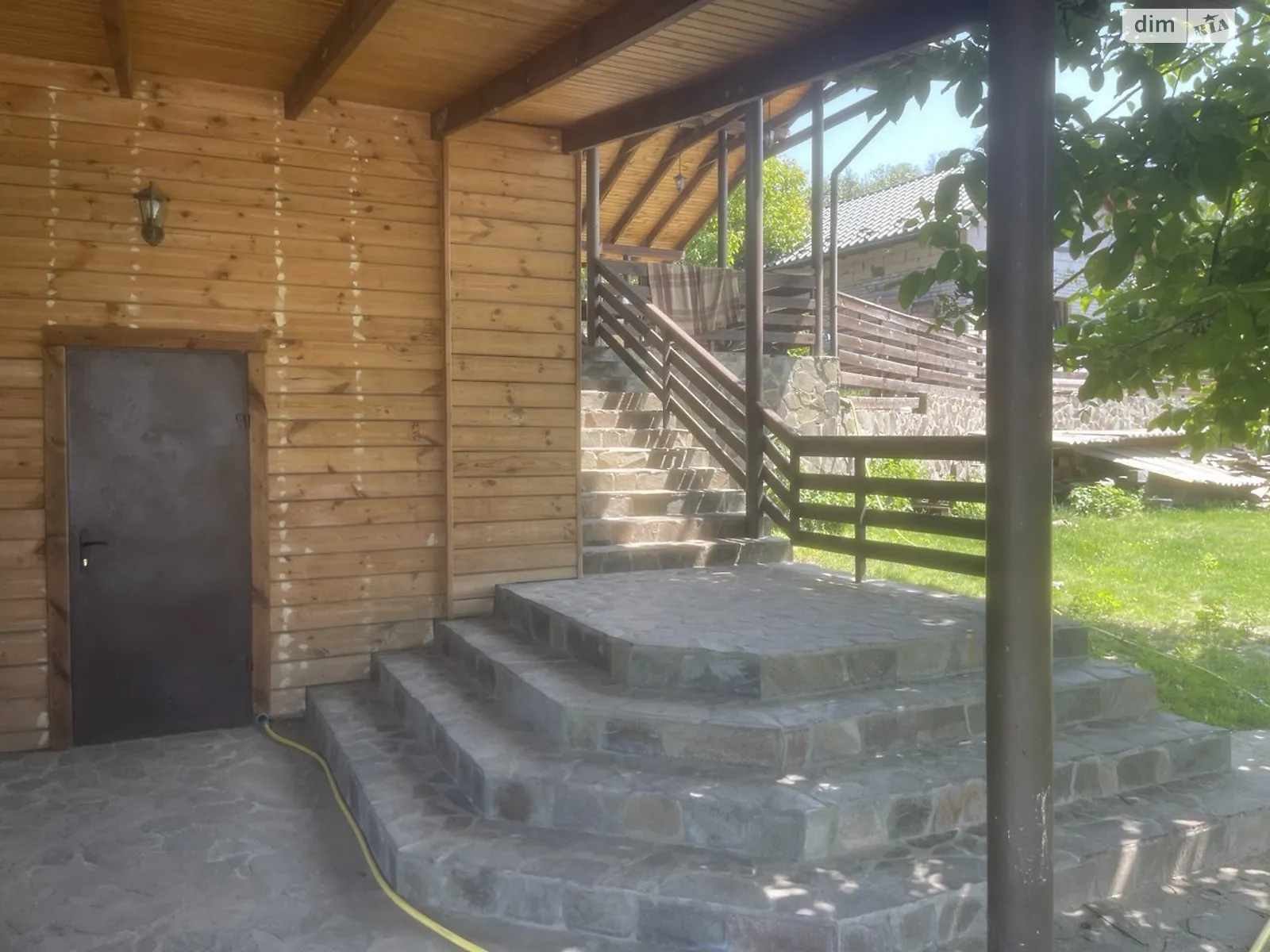 Сдается в аренду дом на 3 этажа 250 кв. м с подвалом, цена: 1000 $ - фото 1