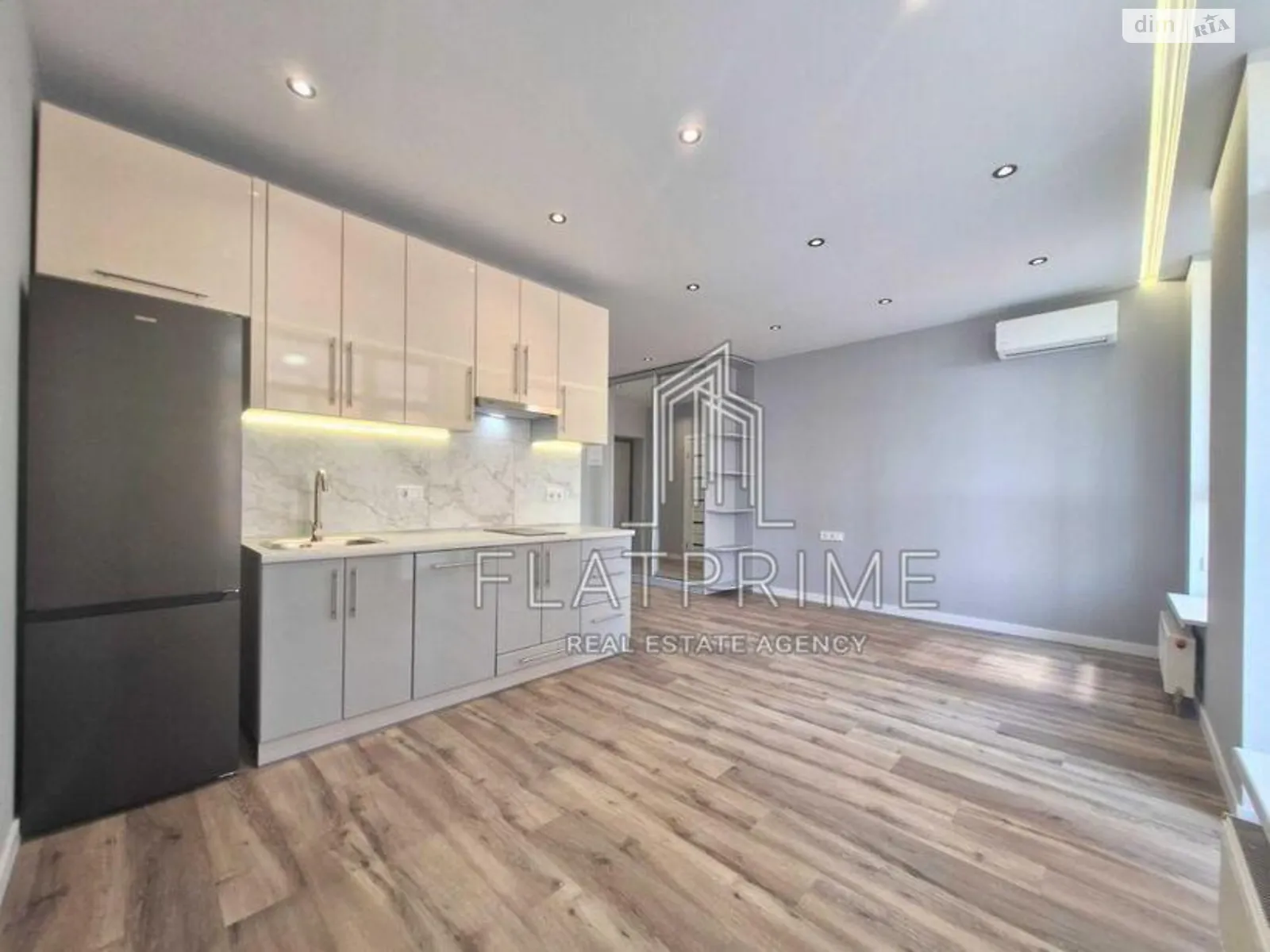 Продается 1-комнатная квартира 35 кв. м в Киеве, ул. Бердника Олеся, 1В - фото 1