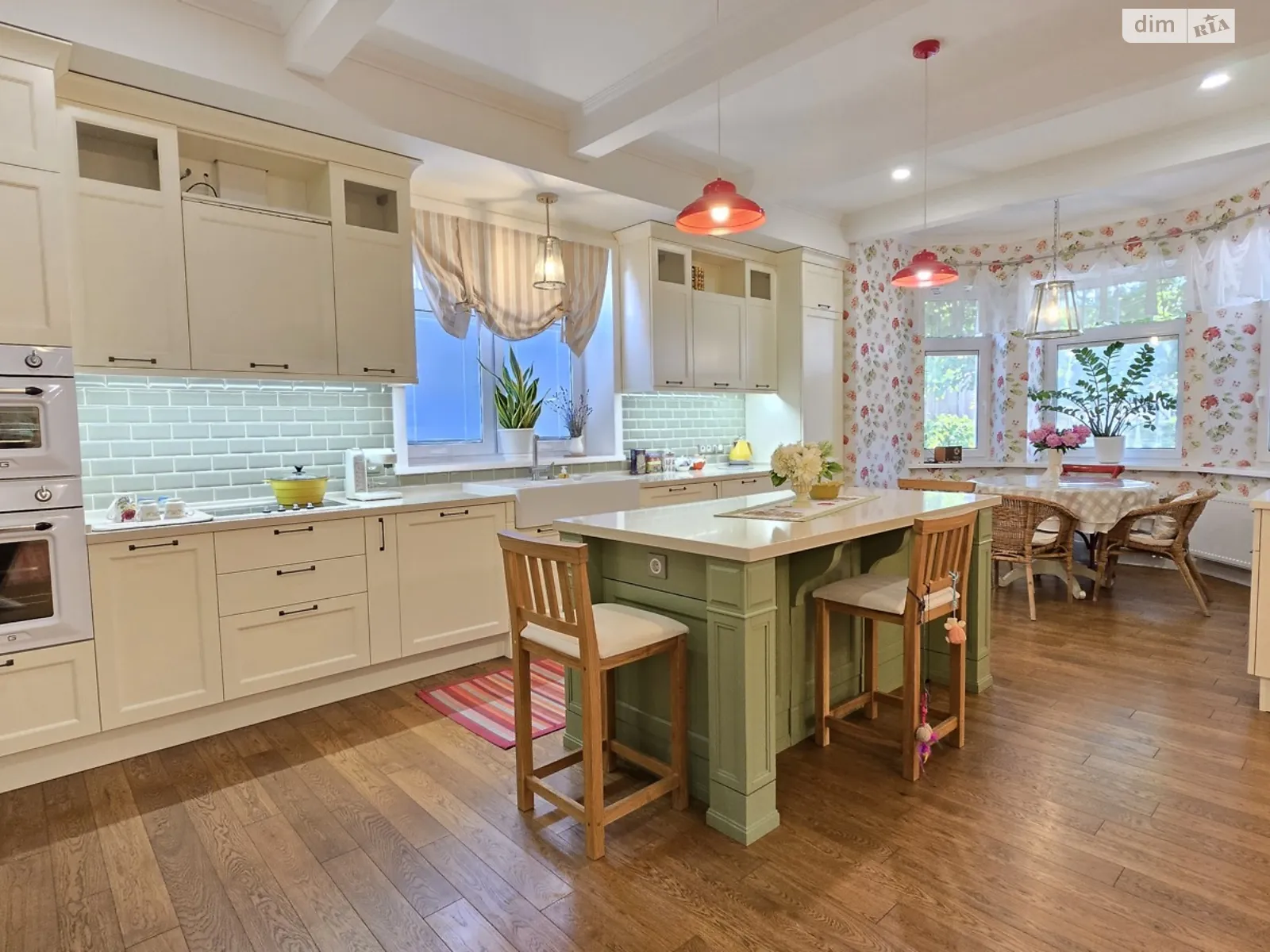 Продается дом на 2 этажа 300 кв. м с камином, цена: 850000 $ - фото 1