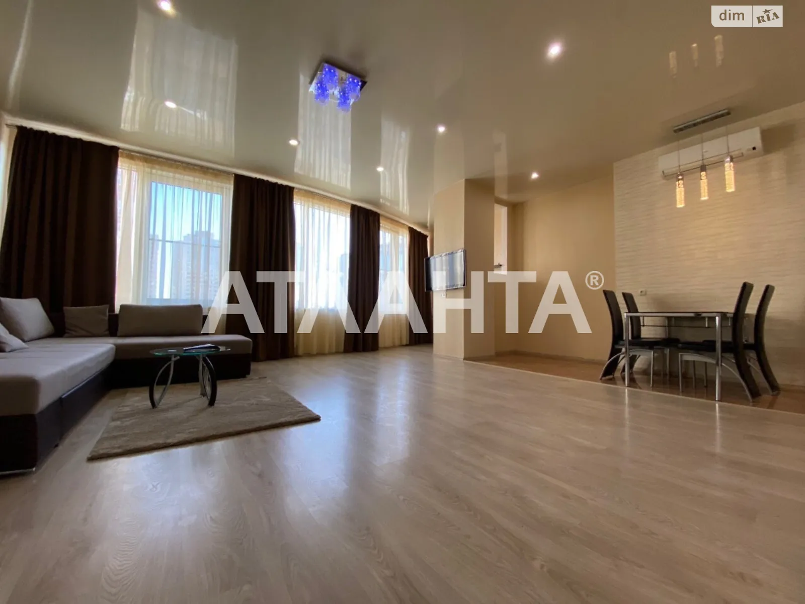Продається 1-кімнатна квартира 66.9 кв. м у Одесі, вул. Генуезька - фото 1