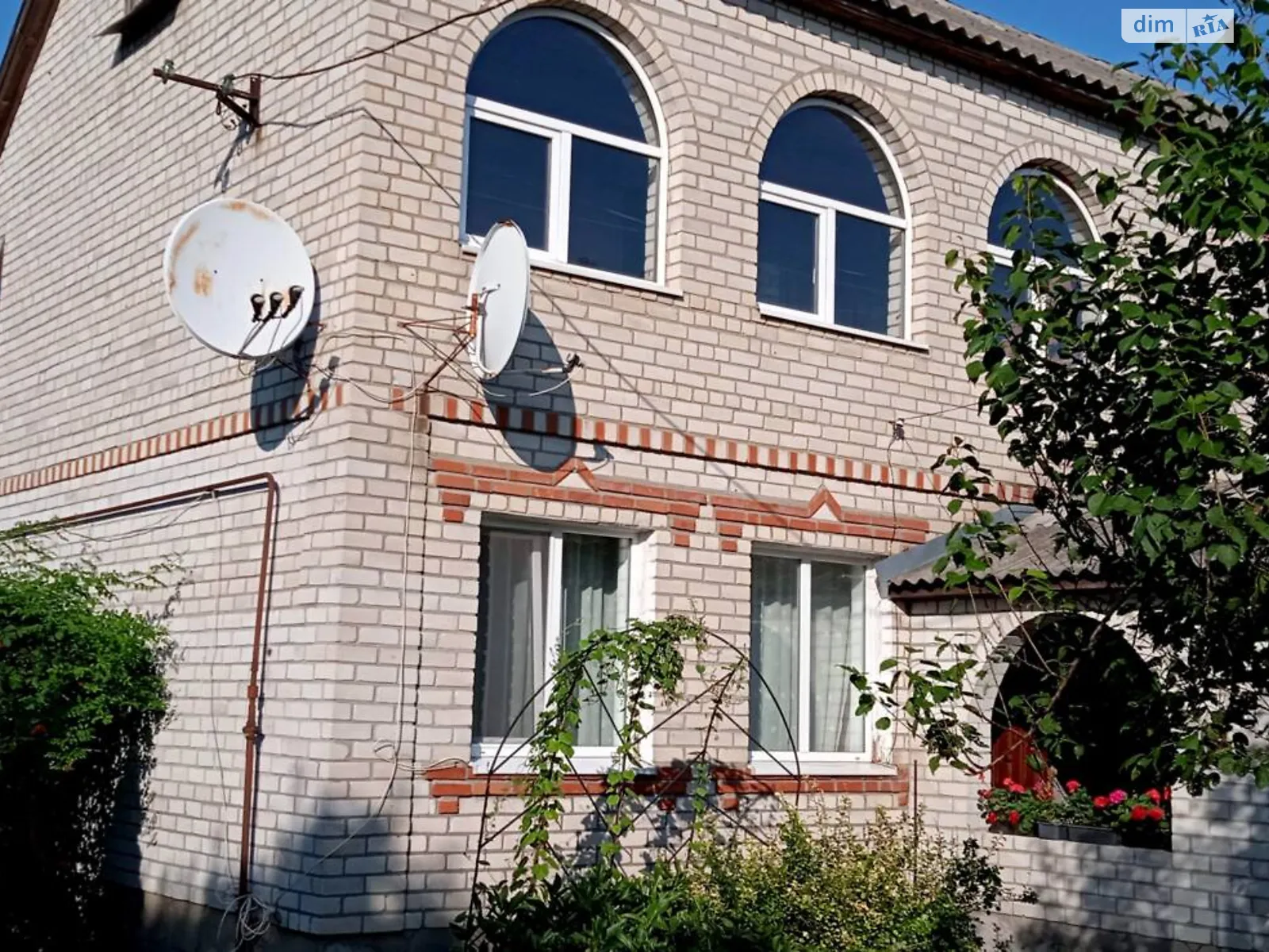 Продается дом на 2 этажа 163 кв. м с камином, цена: 29000 $ - фото 1
