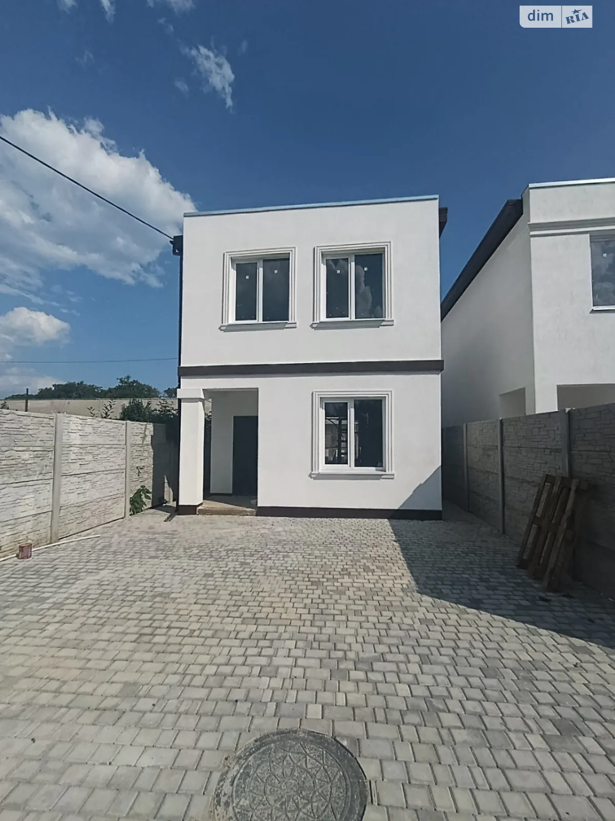Продается дом на 2 этажа 93 кв. м с участком, цена: 60000 $ - фото 1