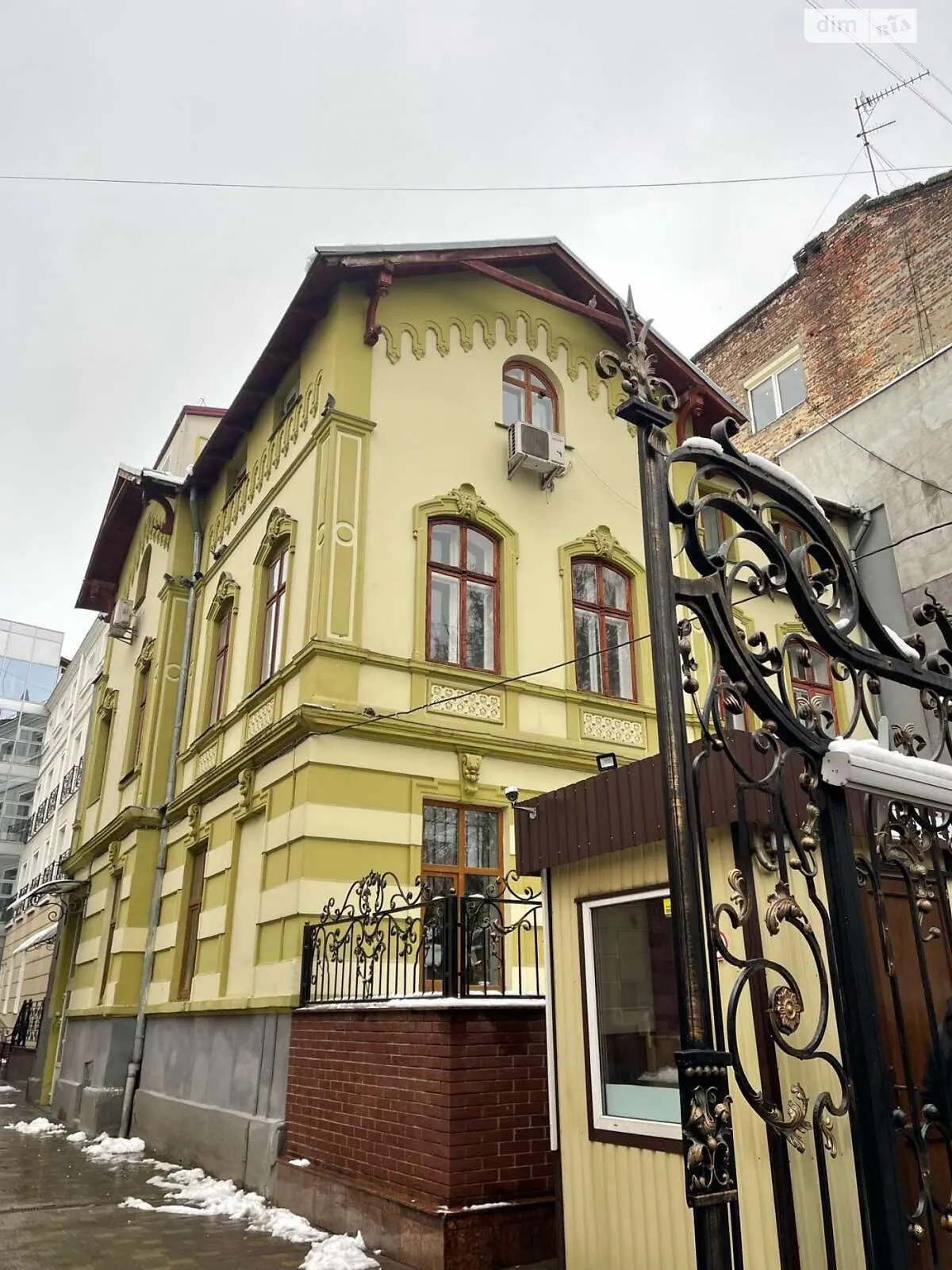 Продается офис 310 кв. м в бизнес-центре, цена: 600000 $ - фото 1