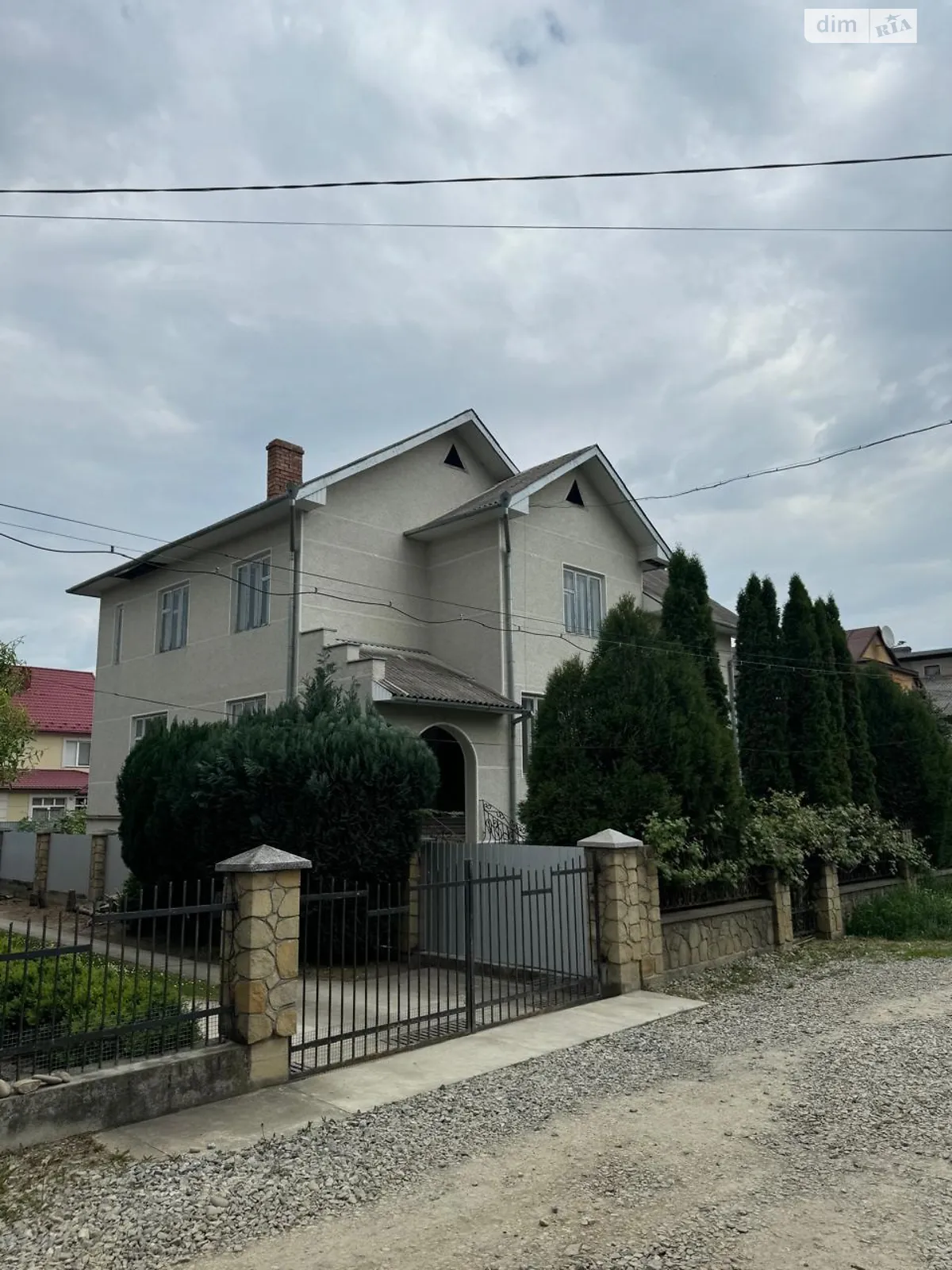 Продается дом на 3 этажа 286 кв. м с баней/сауной, цена: 175000 $ - фото 1