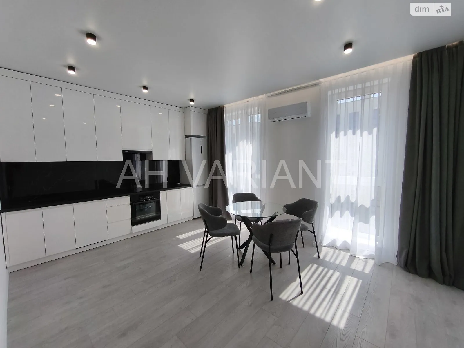 Продається 1-кімнатна квартира 43 кв. м у Минаї, вул. Августина Волошина, 16 - фото 1