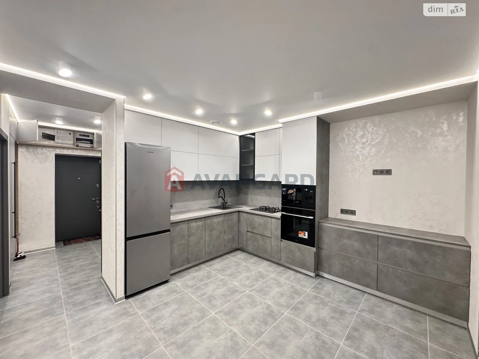 Продается 1-комнатная квартира 48 кв. м в Днепре, ул. Семейная, 4 - фото 1