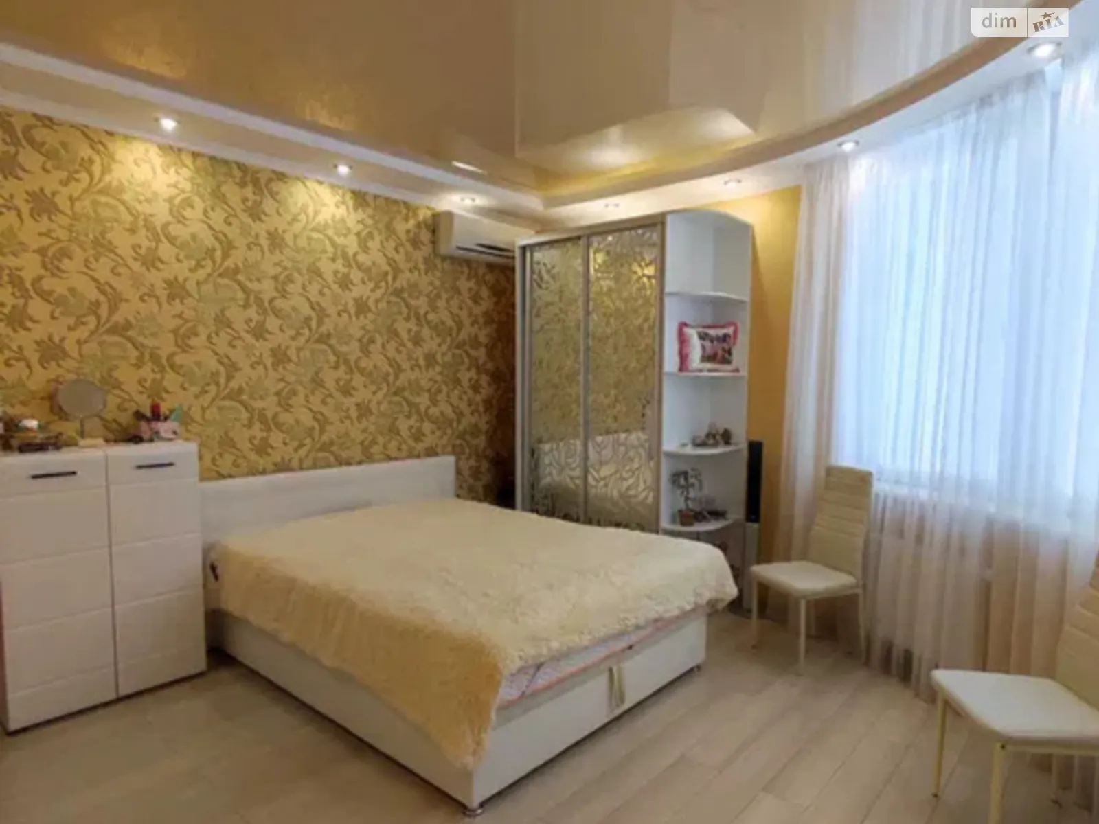 Продается 3-комнатная квартира 102.6 кв. м в Киеве, ул. Ревуцкого, 7В - фото 1