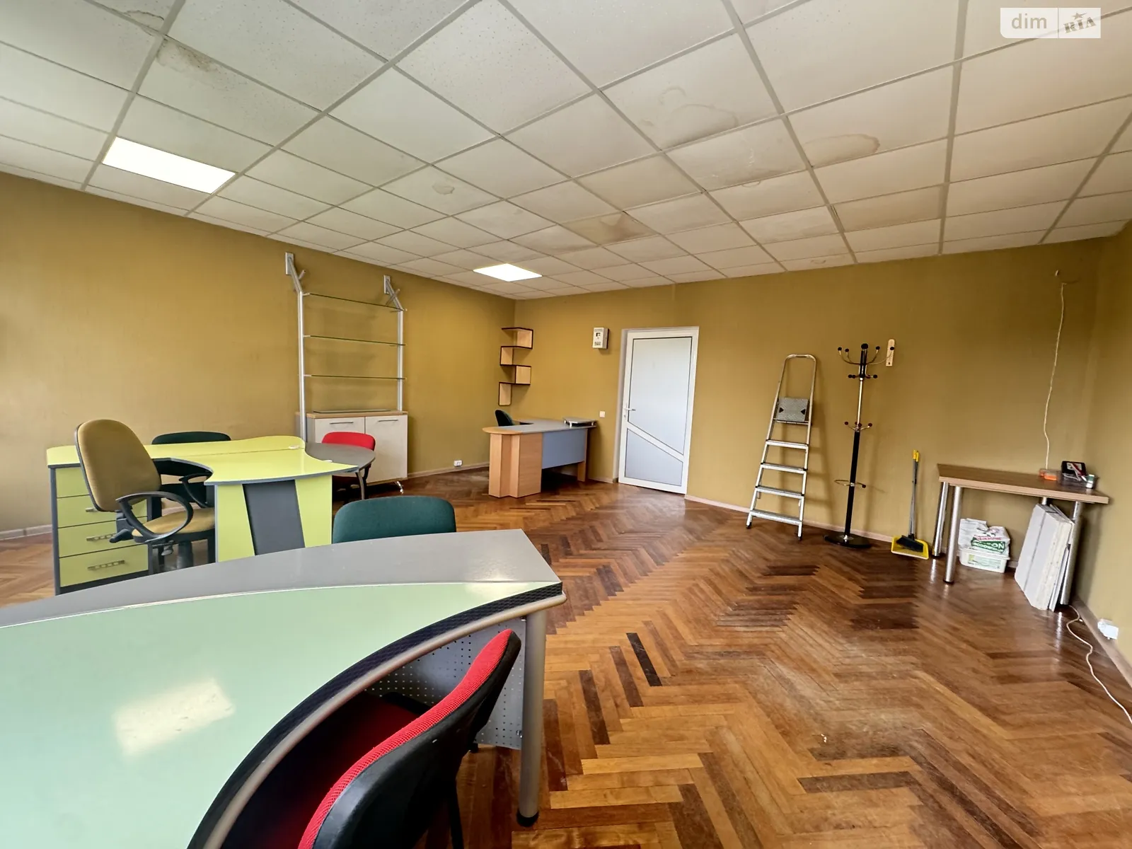 Здається в оренду офіс 33.8 кв. м в бізнес-центрі, цена: 4500 грн - фото 1