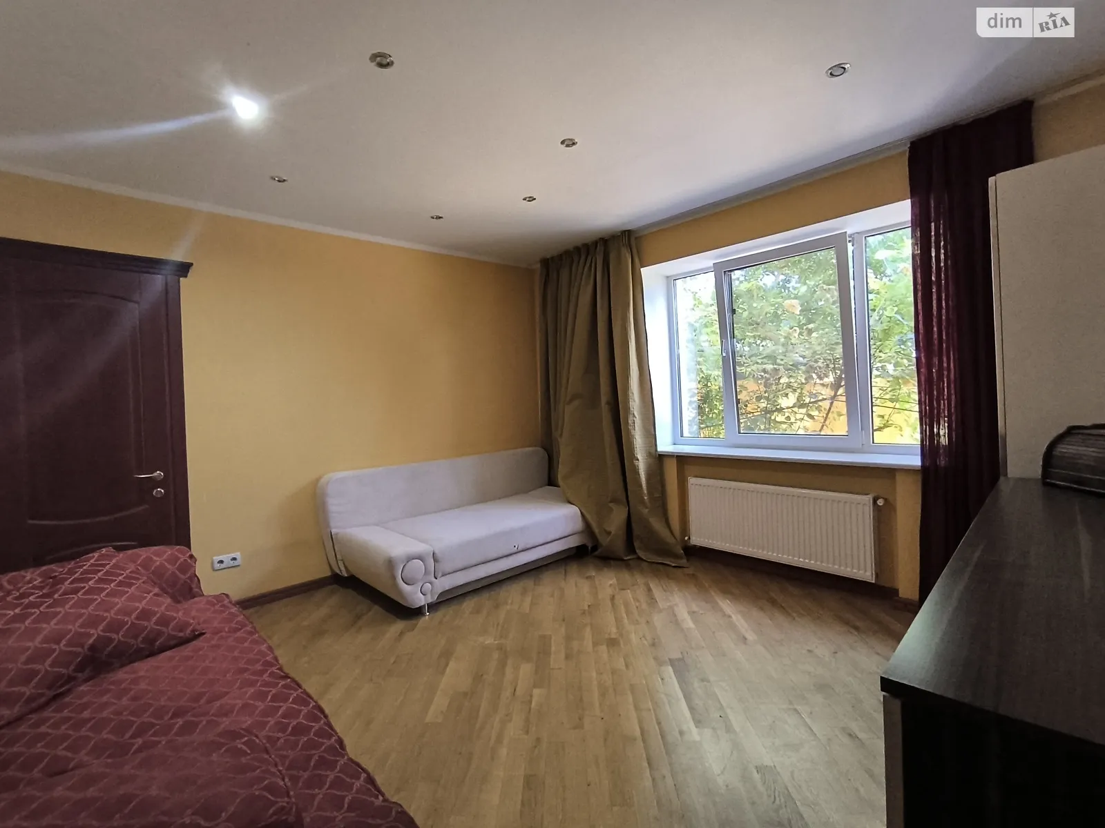 Продается дом на 3 этажа 245 кв. м с участком, цена: 265000 $ - фото 1