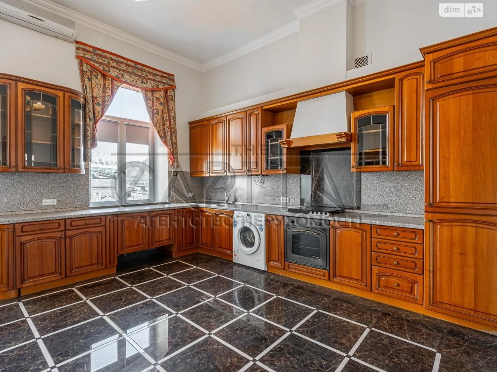 Продається 8-кімнатна квартира 374.1 кв. м у Києві, вул. Жилянська, 5/60 - фото 1