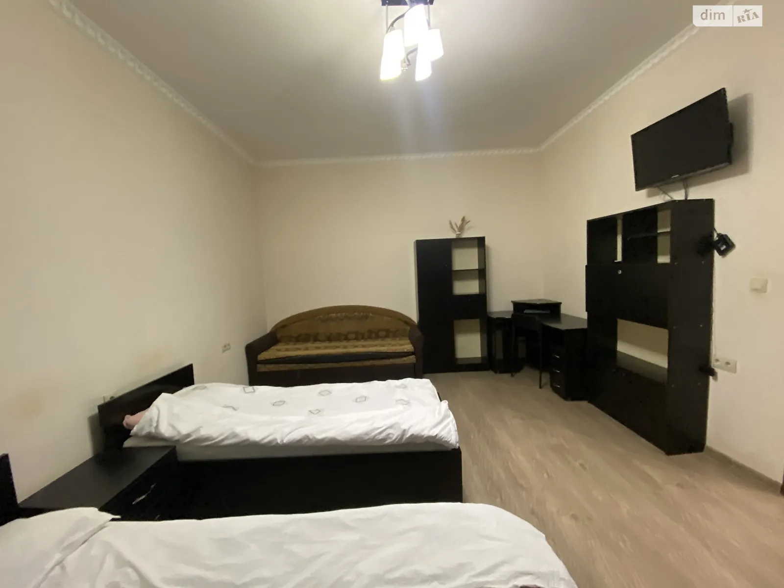 Сдается в аренду 1-комнатная квартира 39 кв. м в Ужгороде, наб. Православная - фото 1